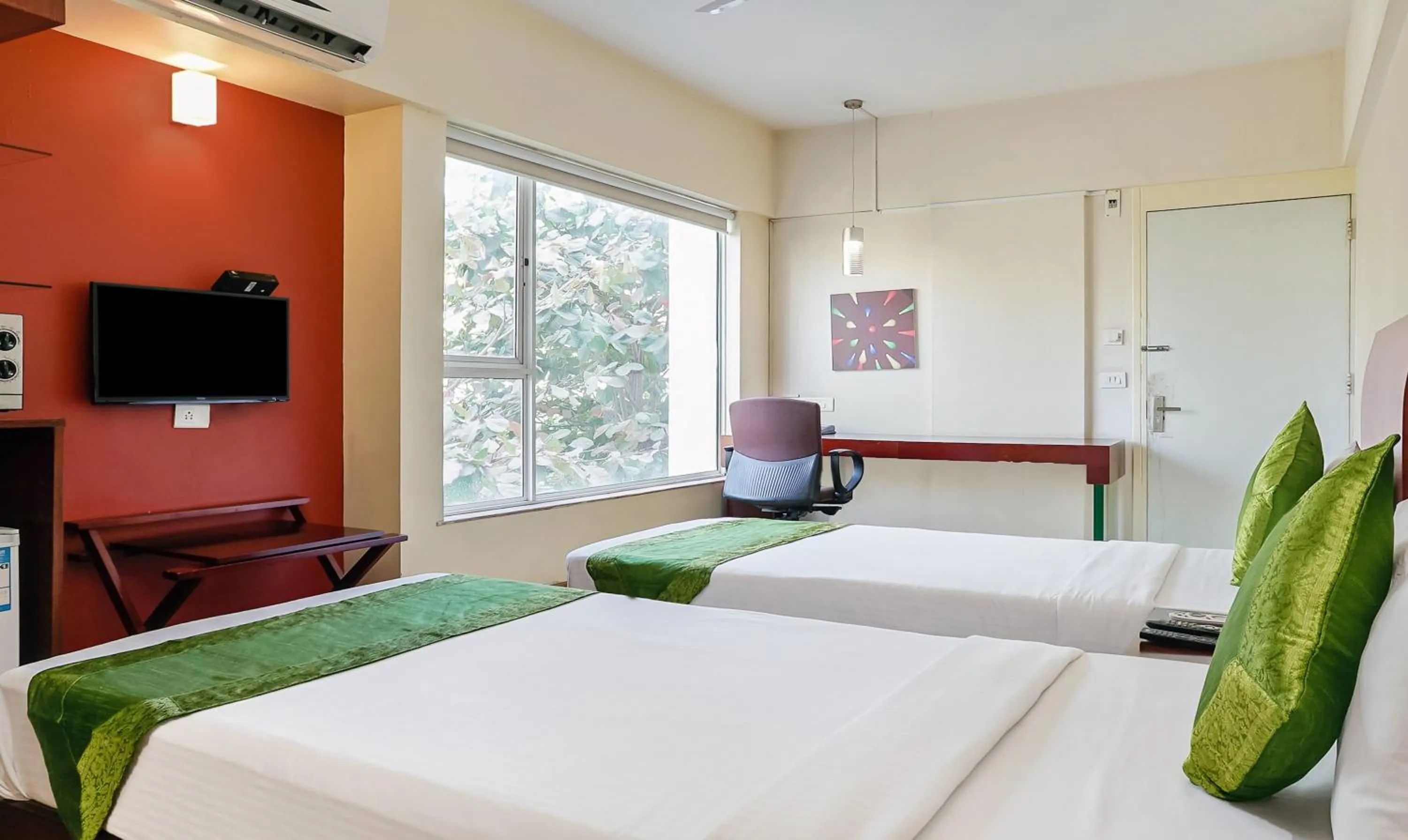 Bedroom, Bed in Treebo Brooks Manor