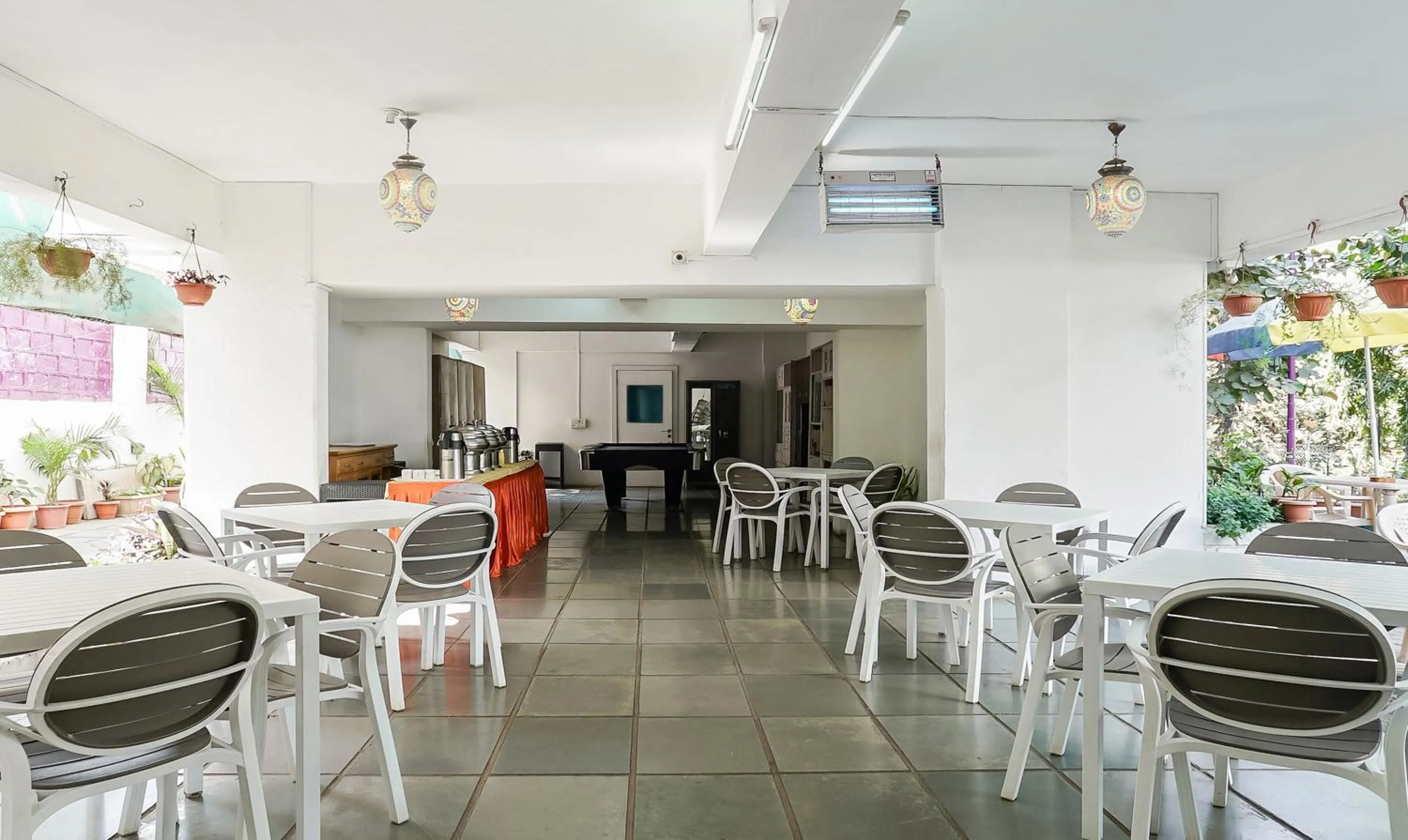 Dining area in Treebo Brooks Manor