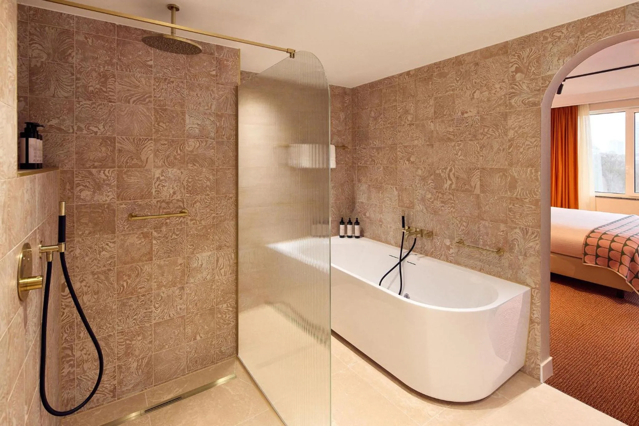 Bathroom, Bed in Van der Valk Hotel Park Lane Antwerpen