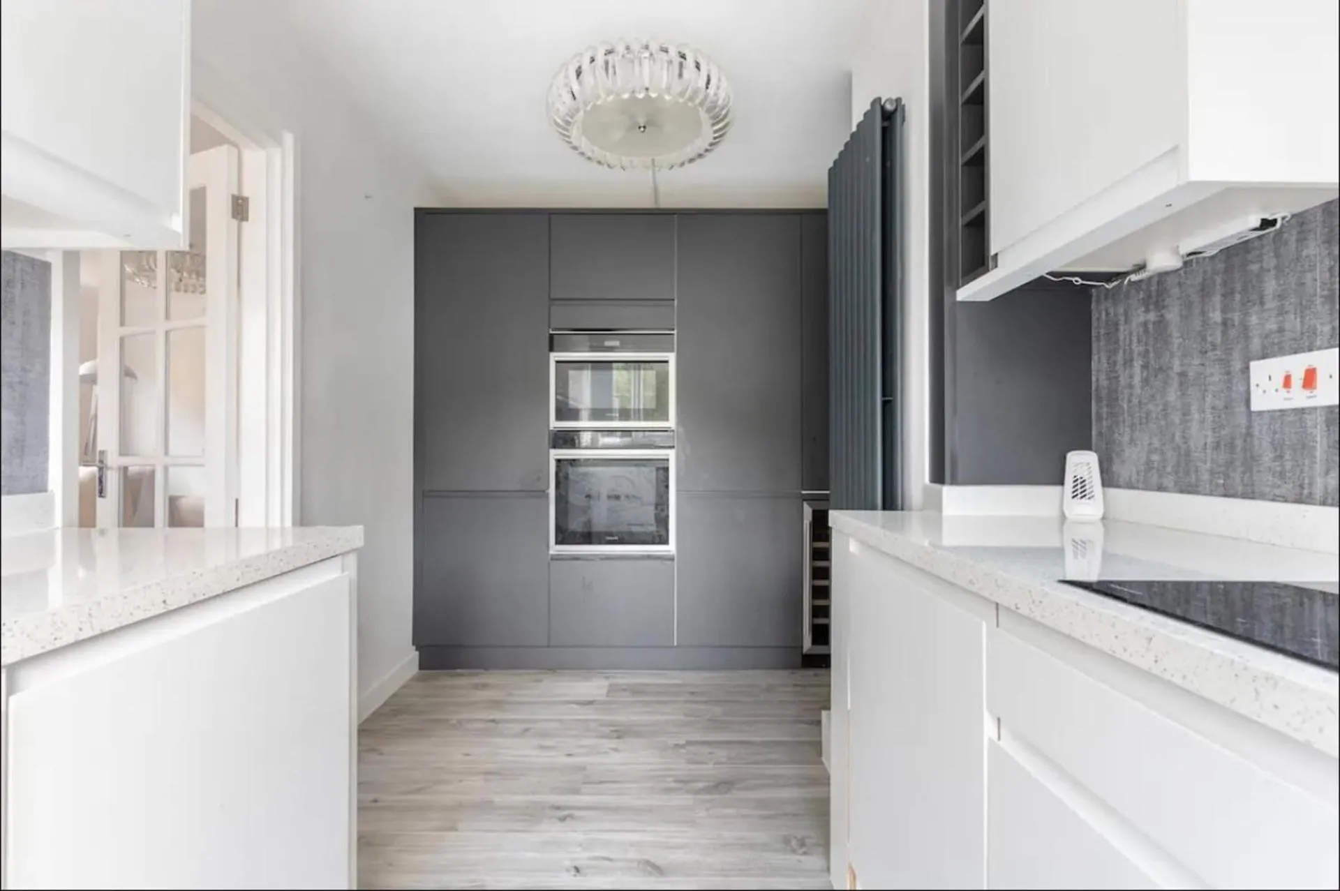 Spacious 1 bed apartment with parking & balcony!