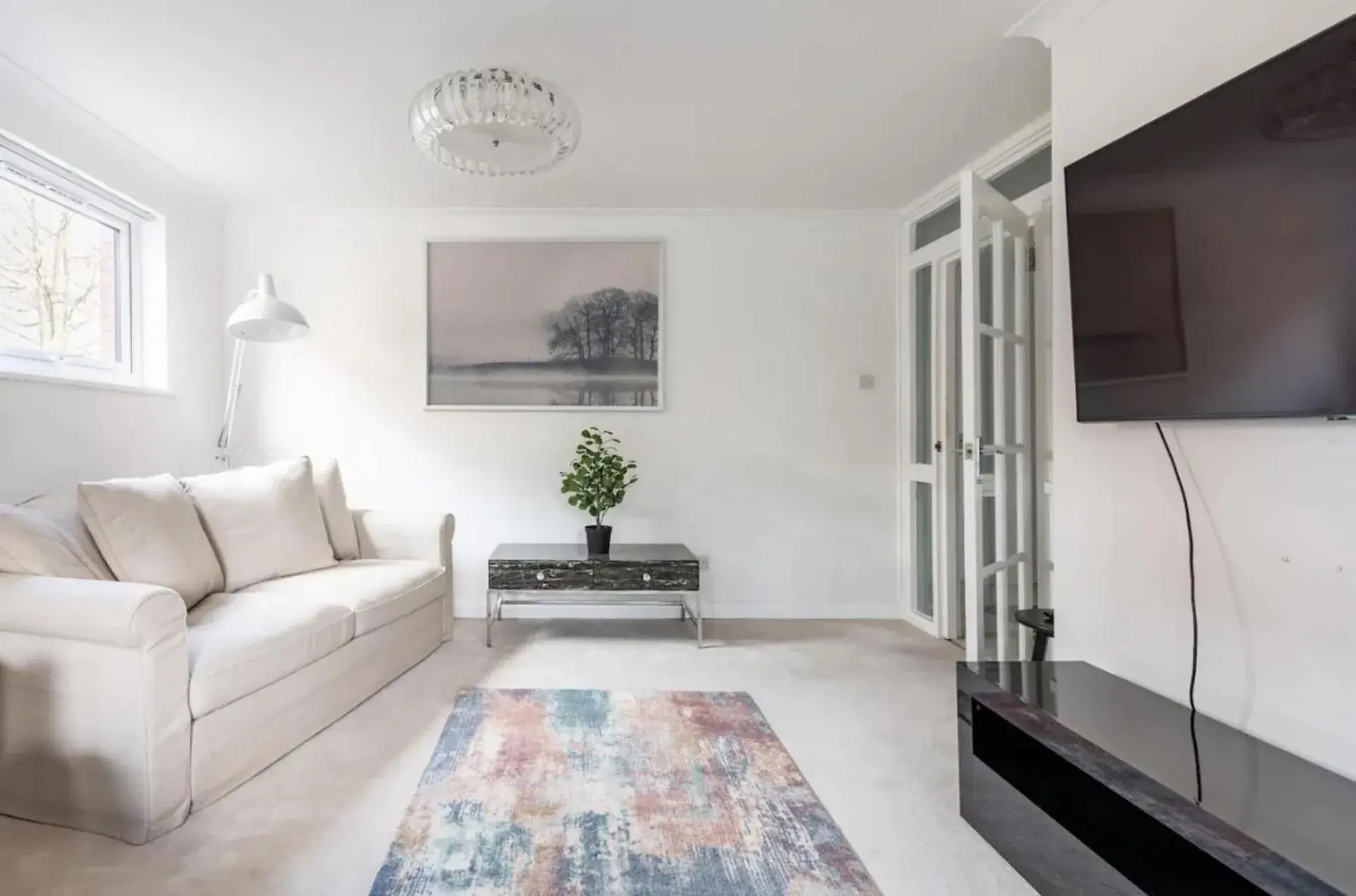 Spacious 1 bed apartment with parking & balcony! Spacious 1 bed apartment with parking & balcony!