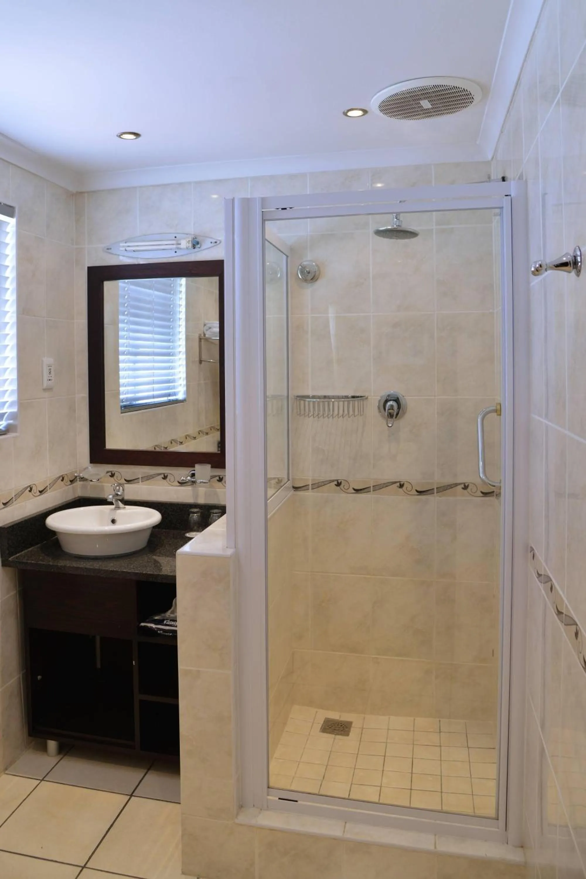 Bathroom in Cumberland Hotel Worcester