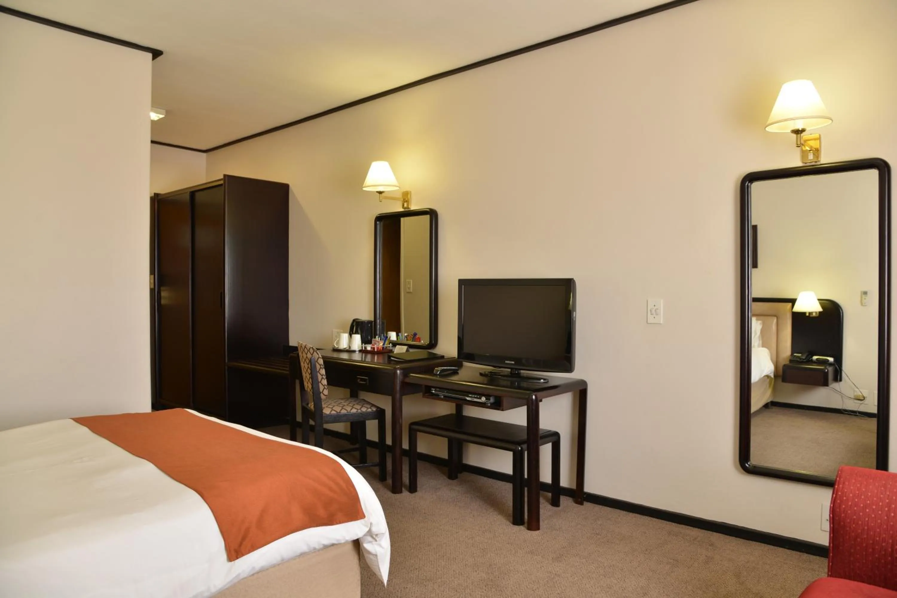 Bedroom, Bed in Cumberland Hotel Worcester