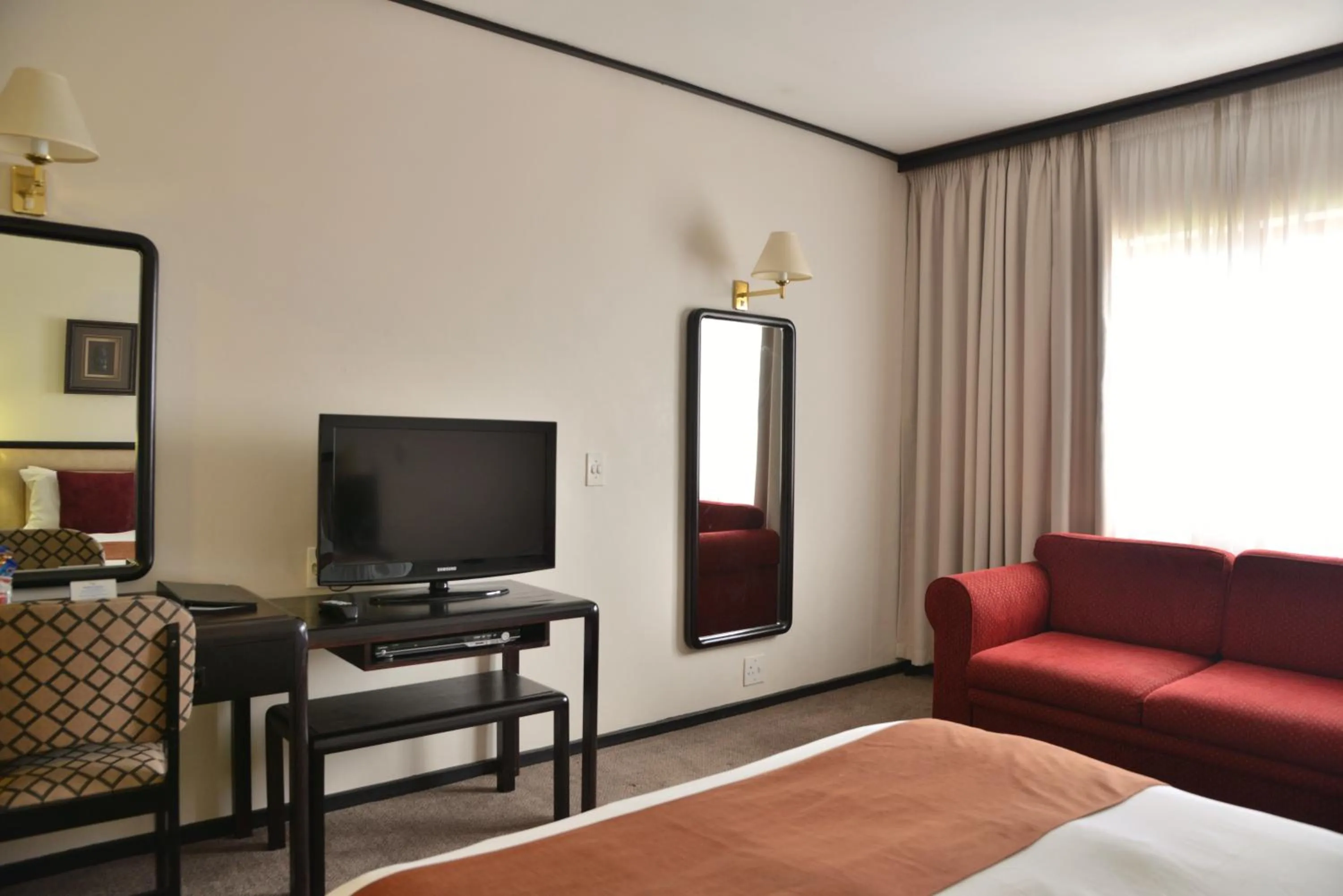 Bedroom, Bed in Cumberland Hotel Worcester