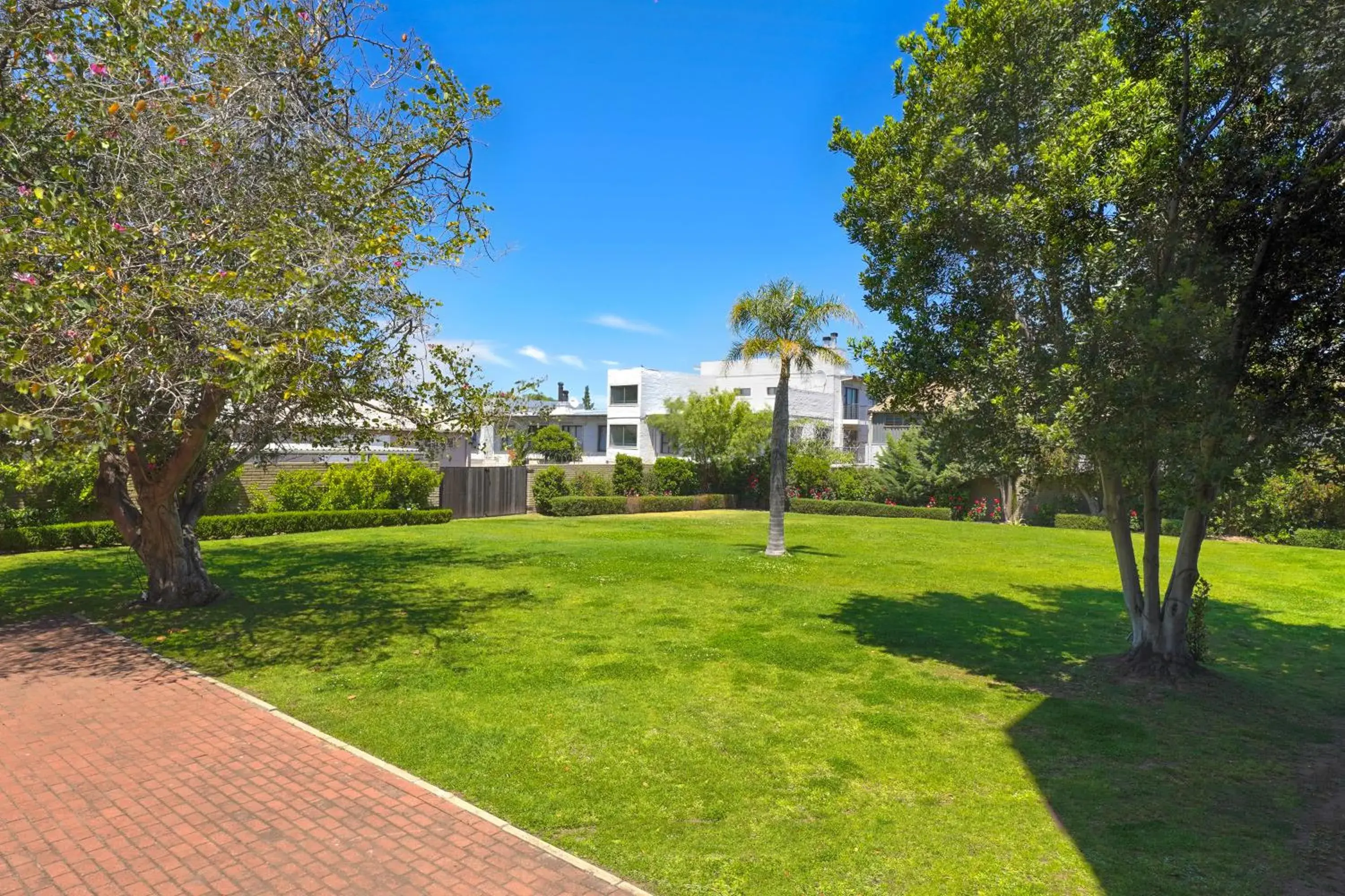 Property building in Cumberland Hotel Worcester Property building in Cumberland Hotel Worcester