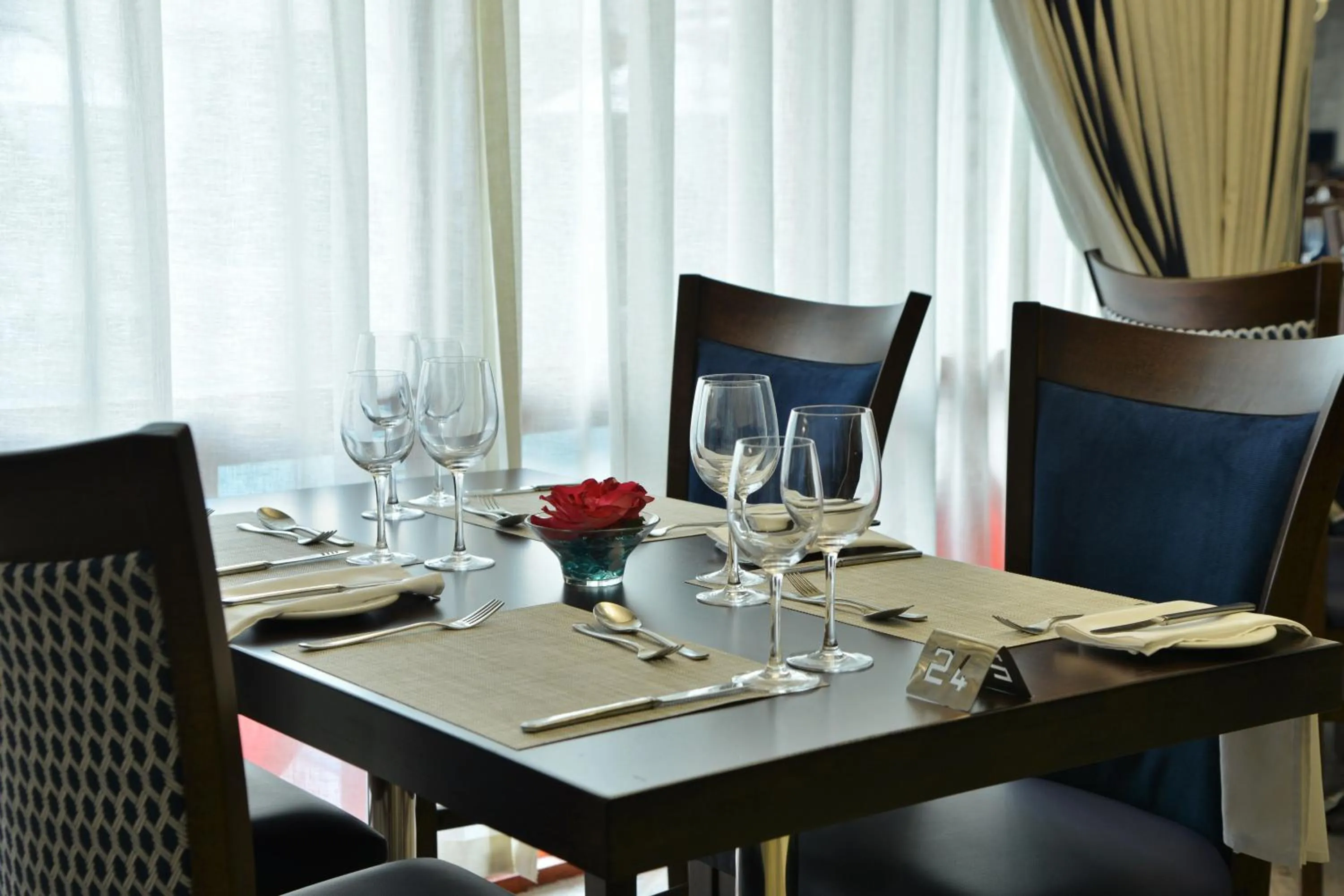 Restaurant/places to eat in Cumberland Hotel Worcester