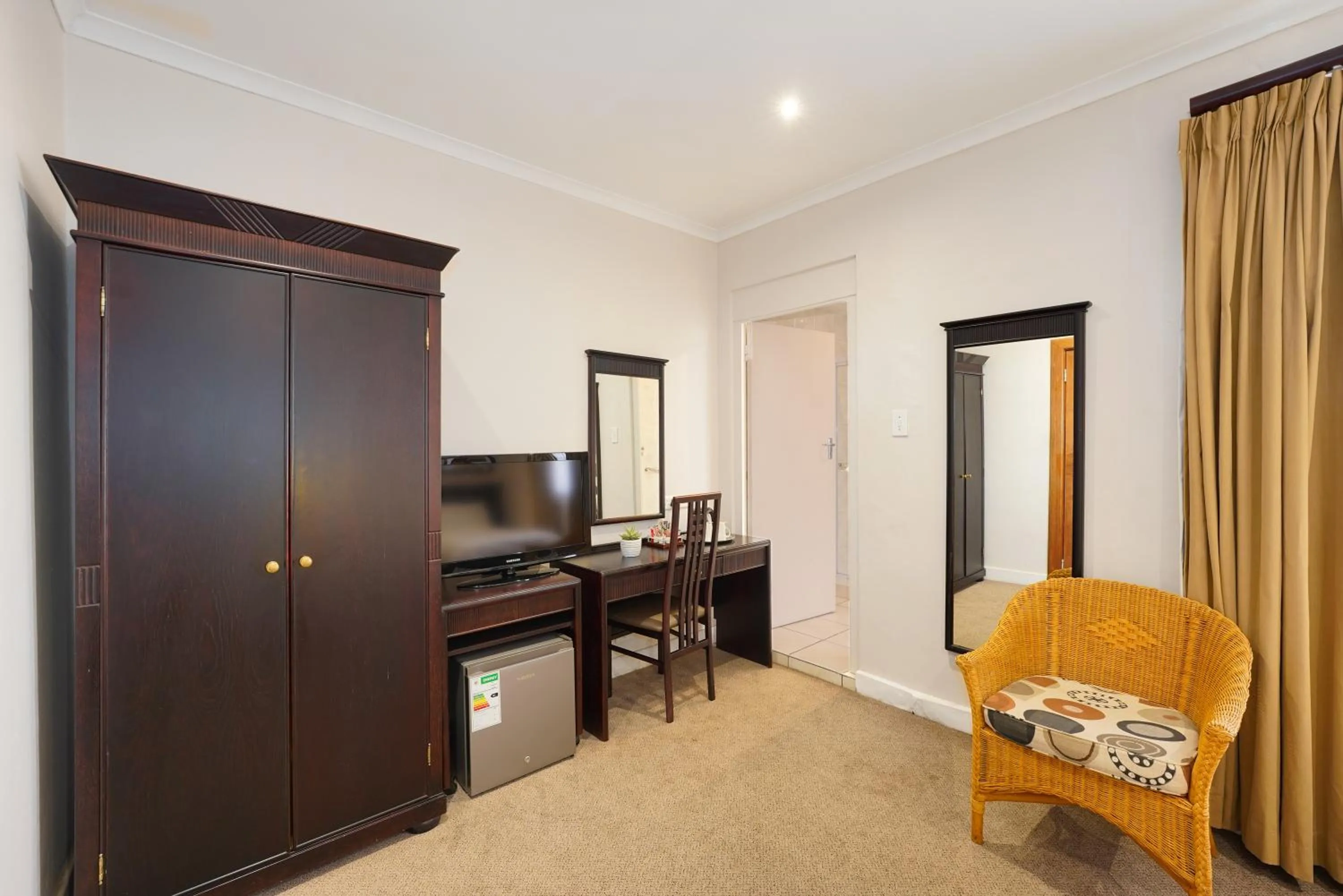 TV and multimedia in Cumberland Hotel Worcester