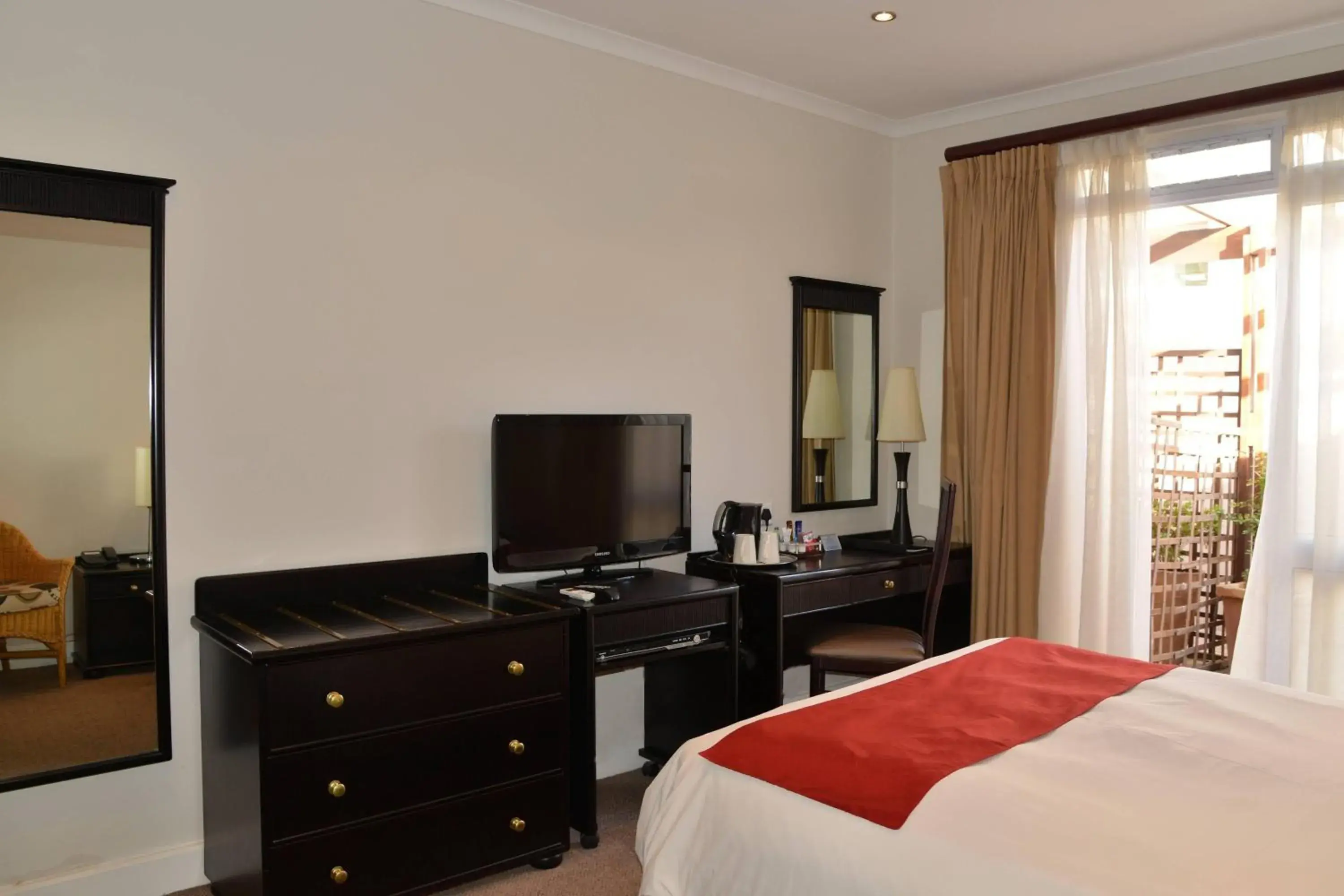 Photo of the whole room, Bed in Cumberland Hotel Worcester Photo of the whole room, Bed in Cumberland Hotel Worcester