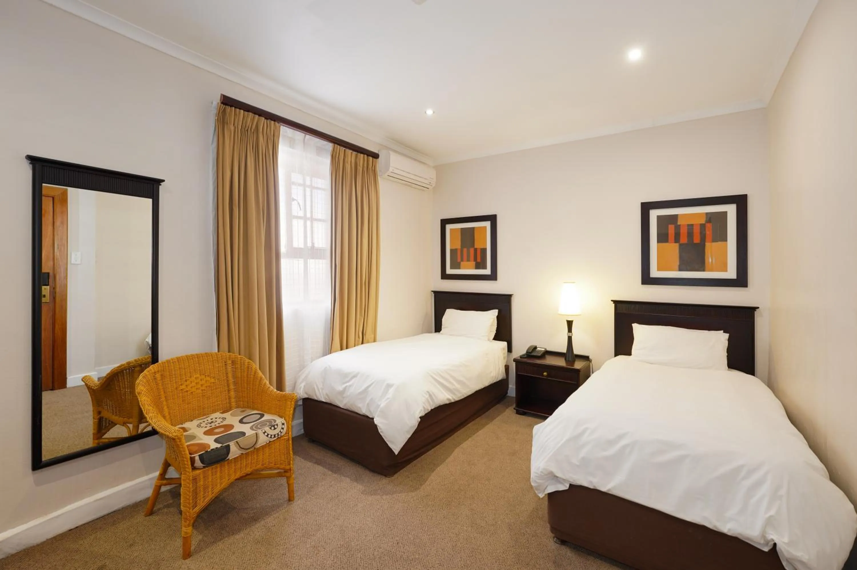 Bed in Cumberland Hotel Worcester