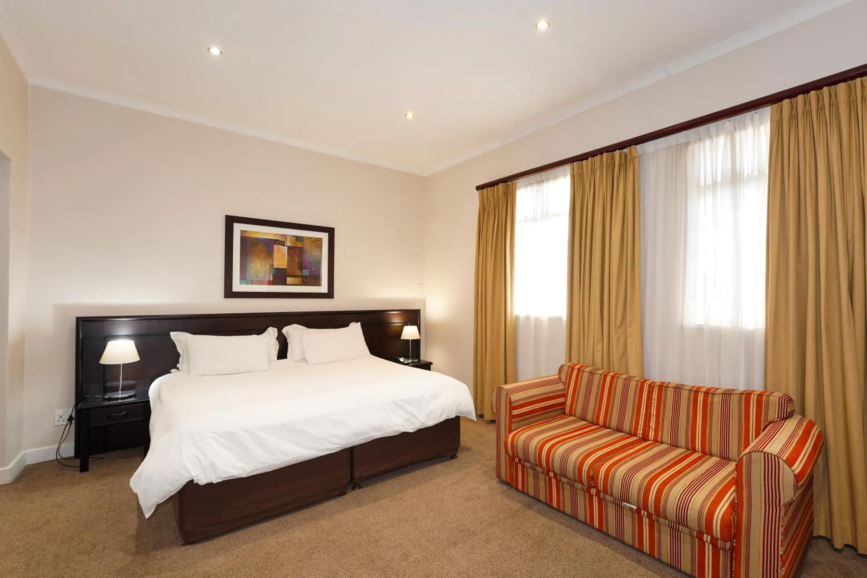 Bed in Cumberland Hotel Worcester