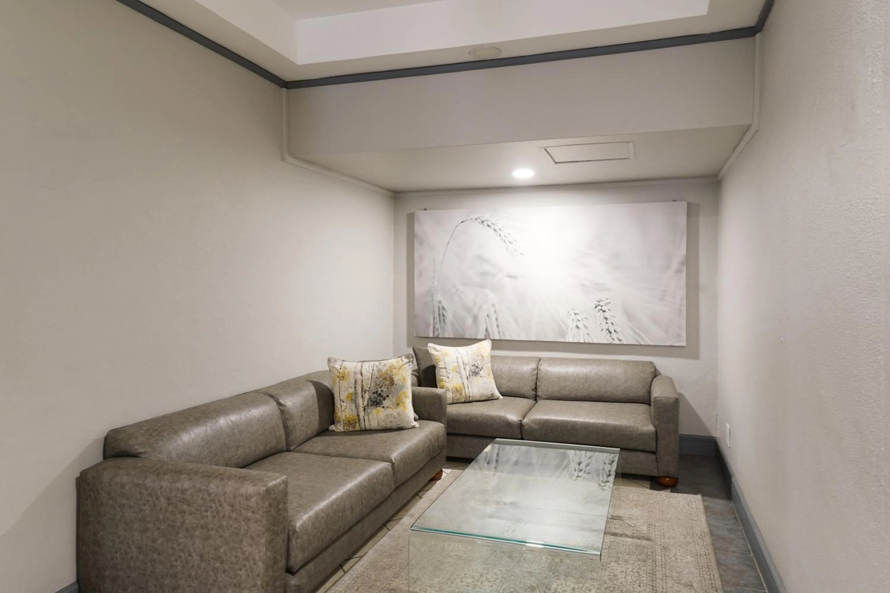 Seating area in Cumberland Hotel Worcester