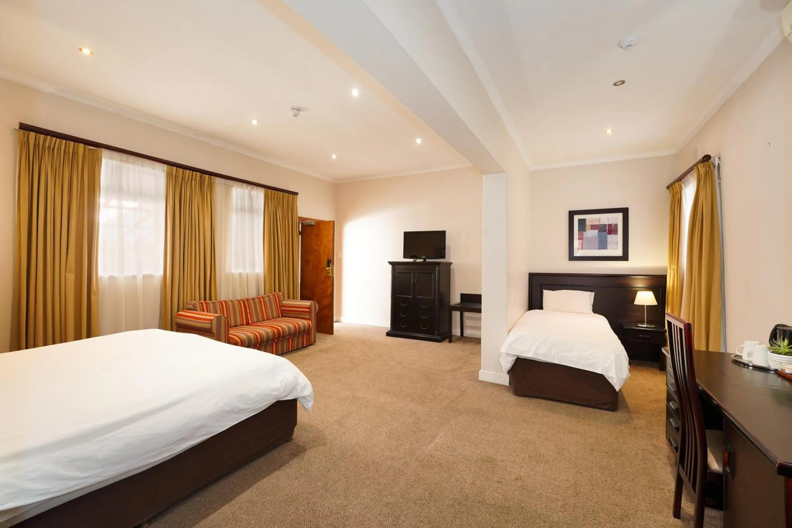 Bed in Cumberland Hotel Worcester