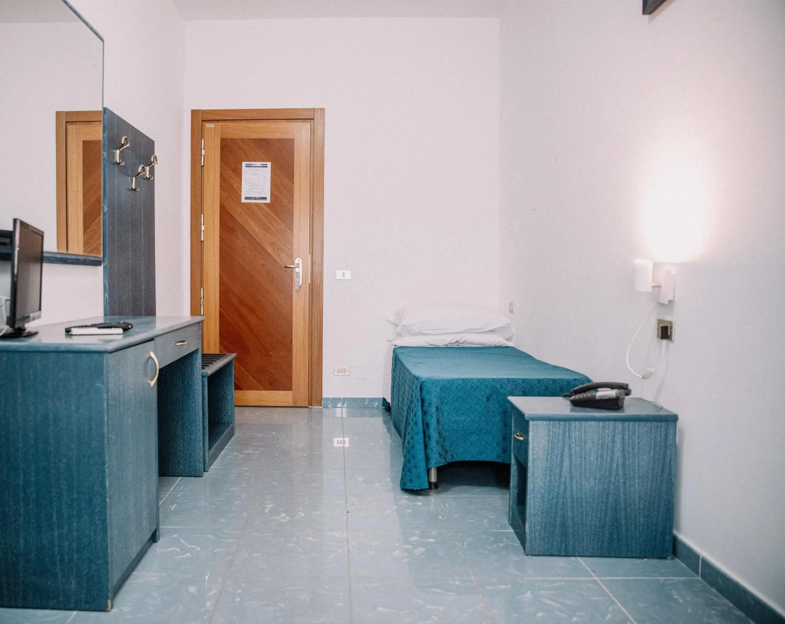 TV and multimedia in Magnolia Hotel Vieste