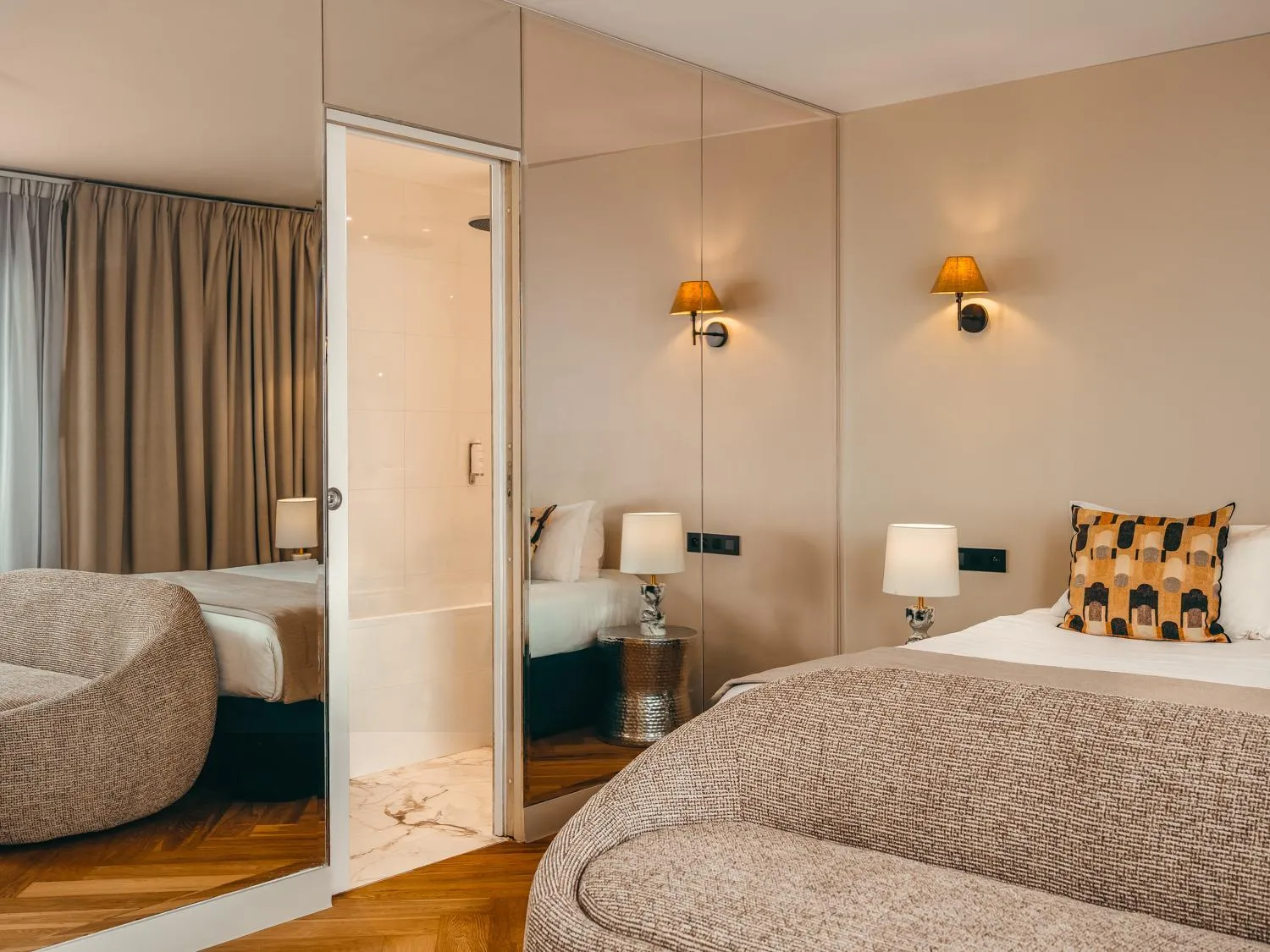 Bedroom, Bed in Le Rayz Vendome