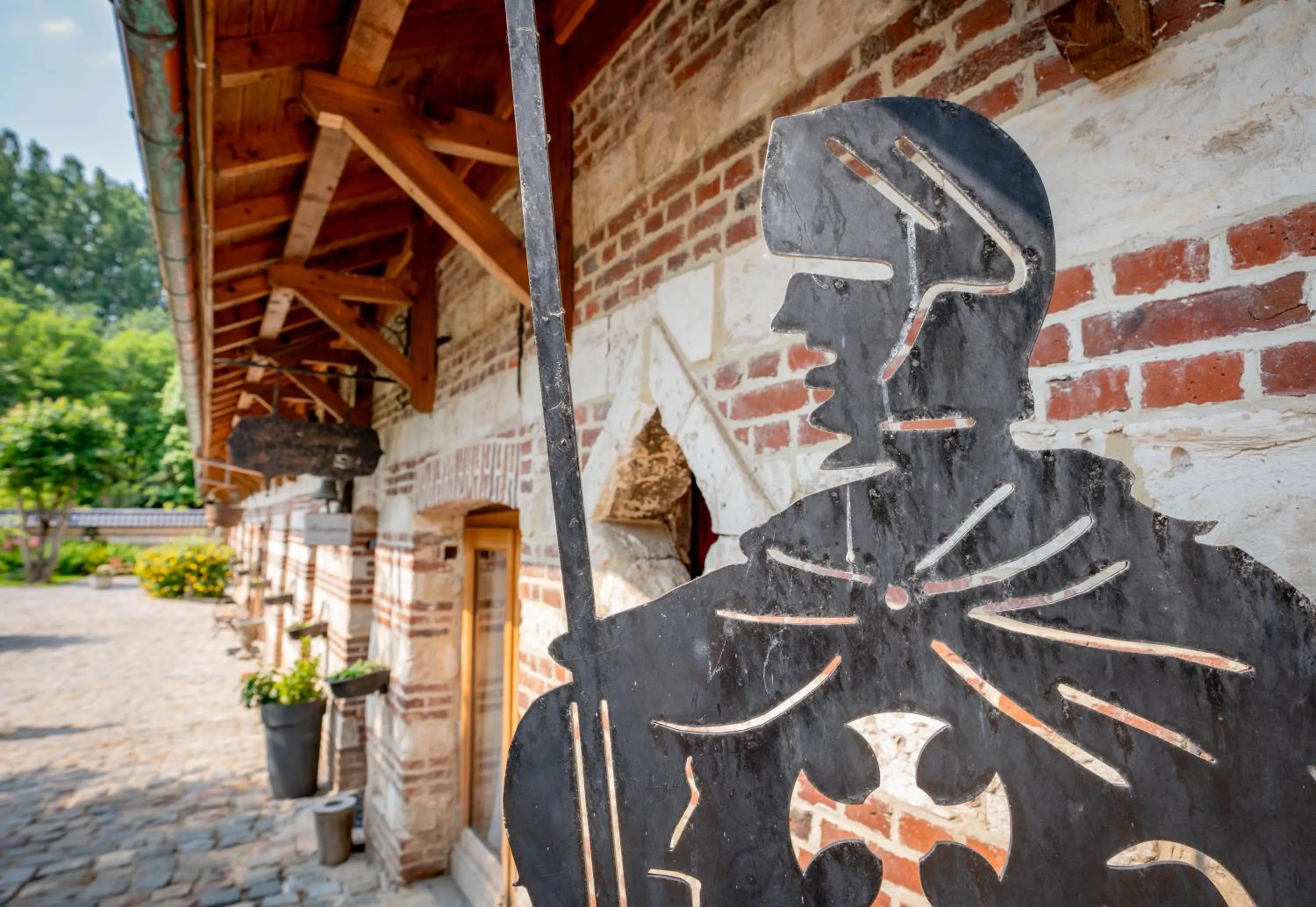 Inner courtyard view in La Ferme des Templiers de Fléchinelle