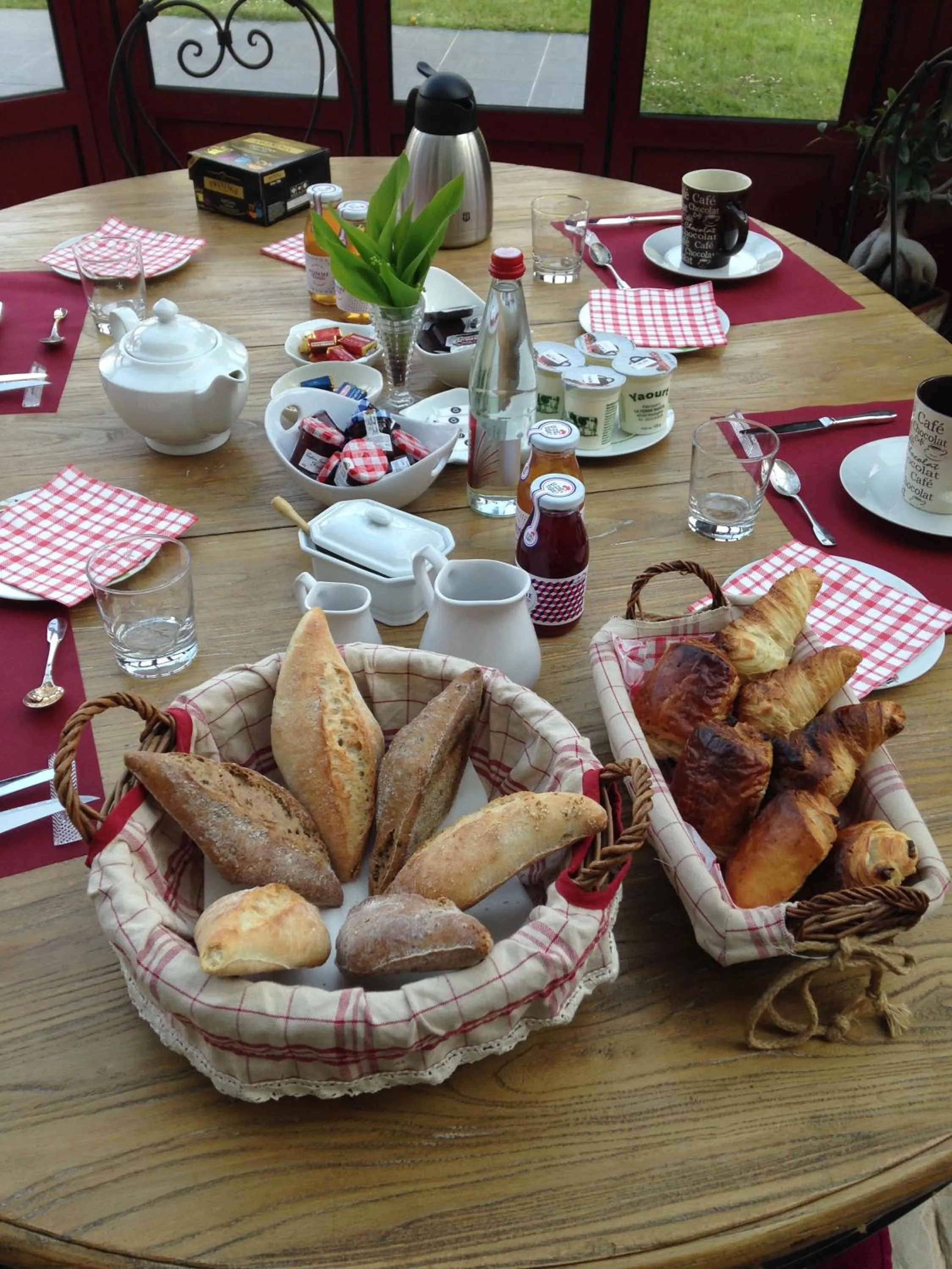 Continental breakfast in La Ferme des Templiers de Fléchinelle
