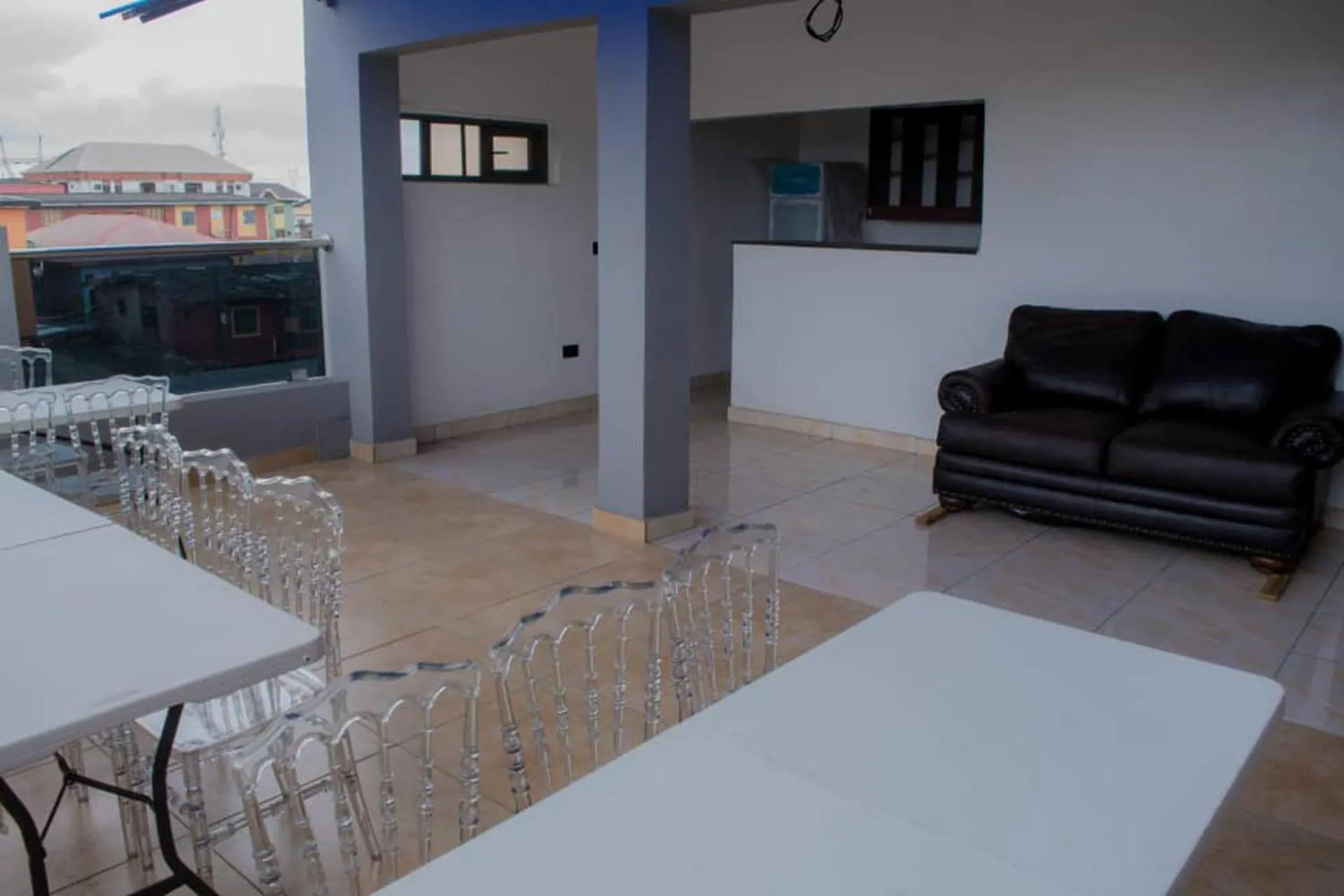 Patio in Bamgbose Apartments - Sleeps 2 - Balcony - Parking