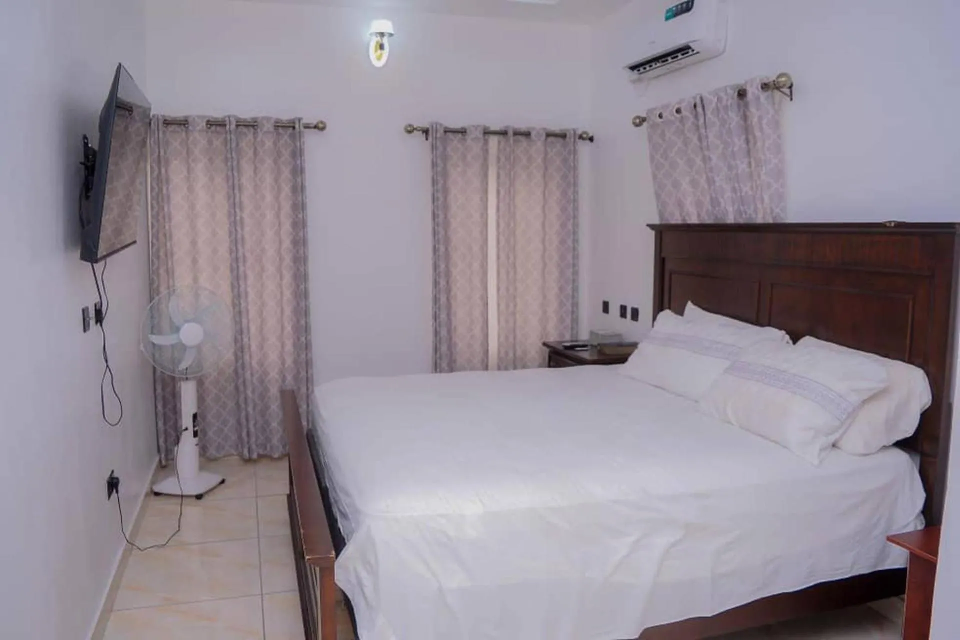 Bed in Bamgbose Apartments - Sleeps 2 - Balcony - Parking