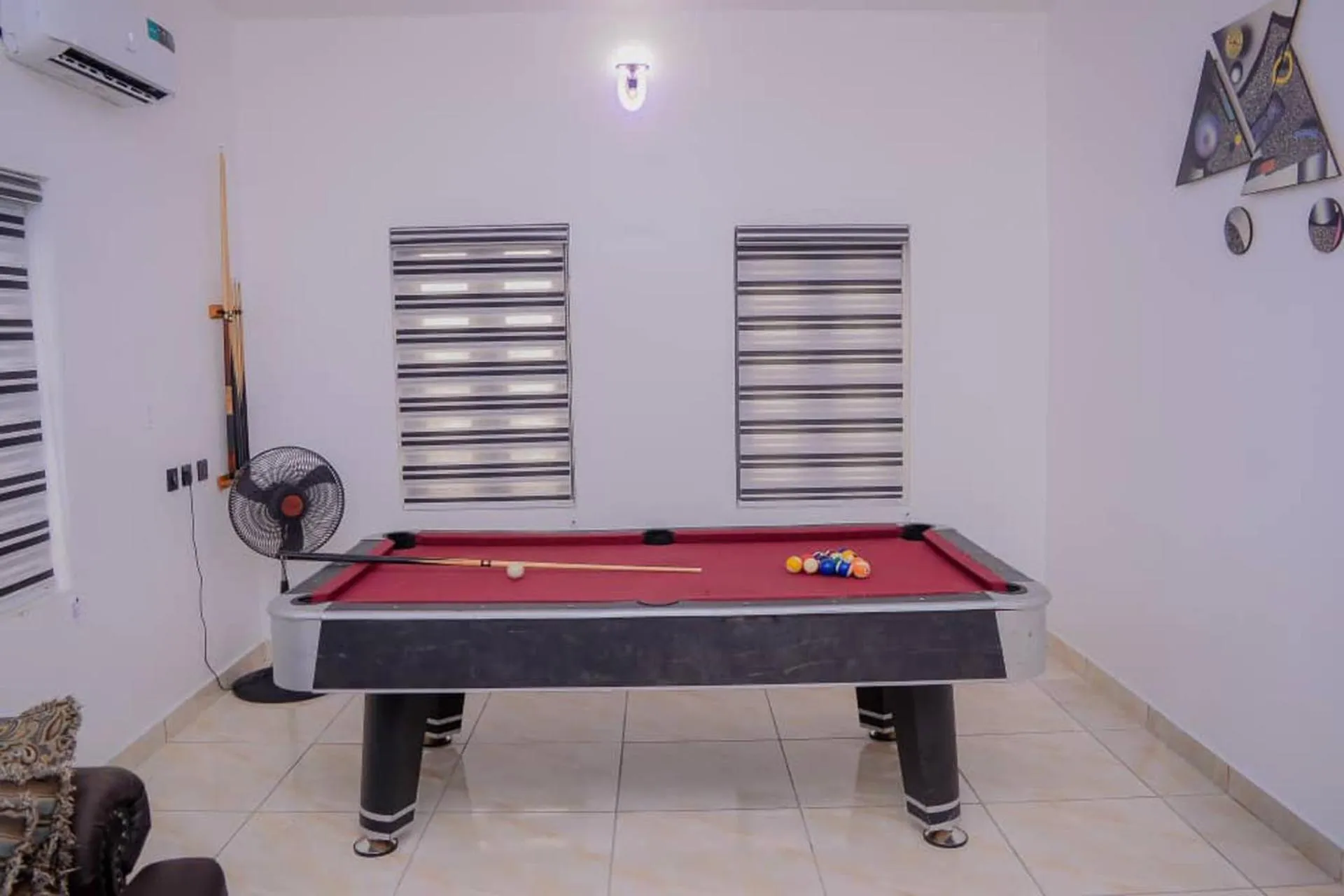 Billiard in Bamgbose Apartments - Sleeps 2 - Balcony - Parking
