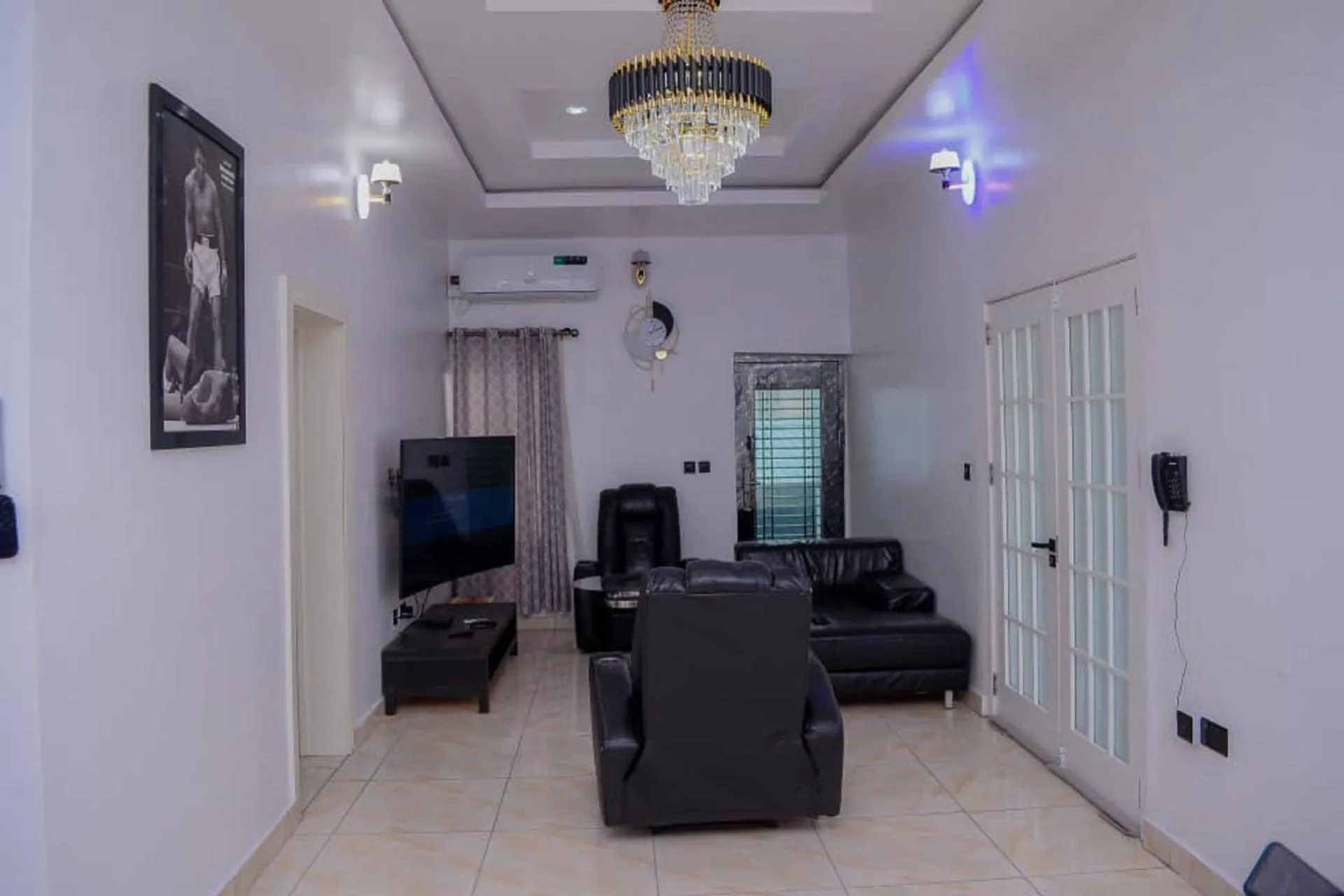 TV and multimedia in Bamgbose Apartments - Sleeps 2 - Balcony - Parking