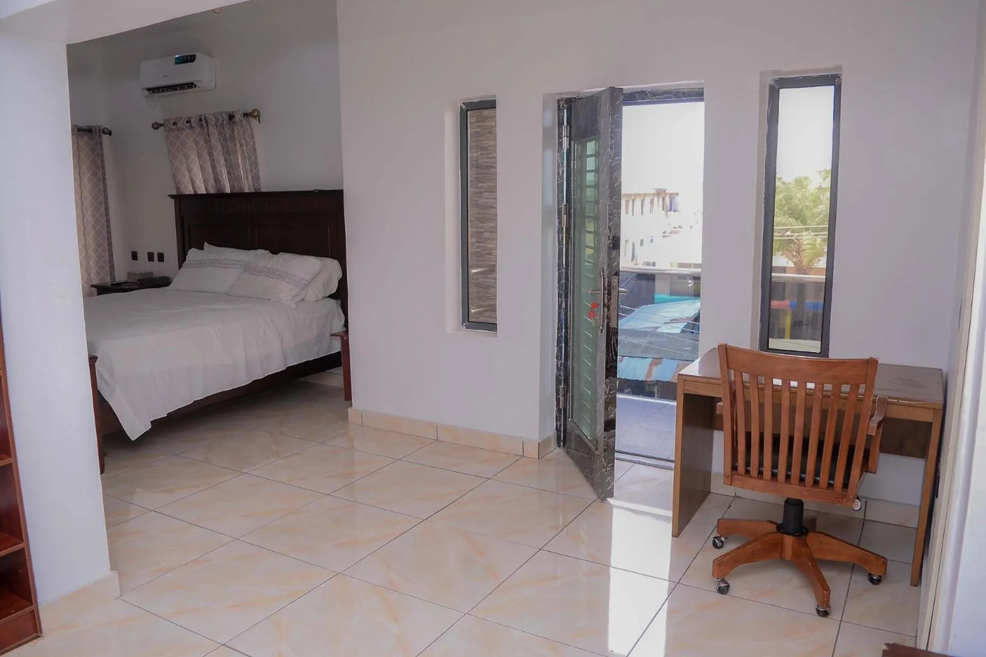 Bed in Bamgbose Apartments - Sleeps 2 - Balcony - Parking