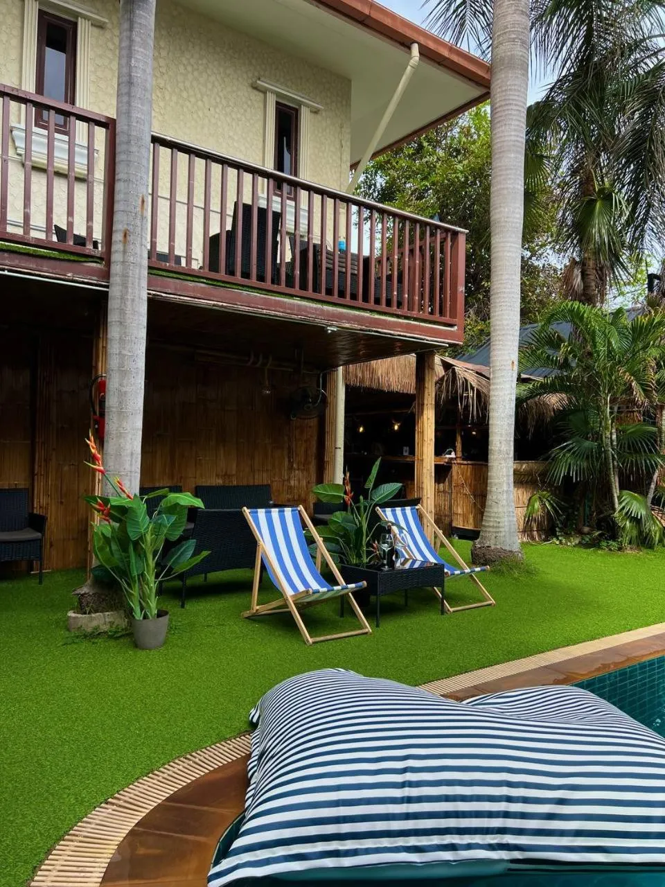Smokers Resort