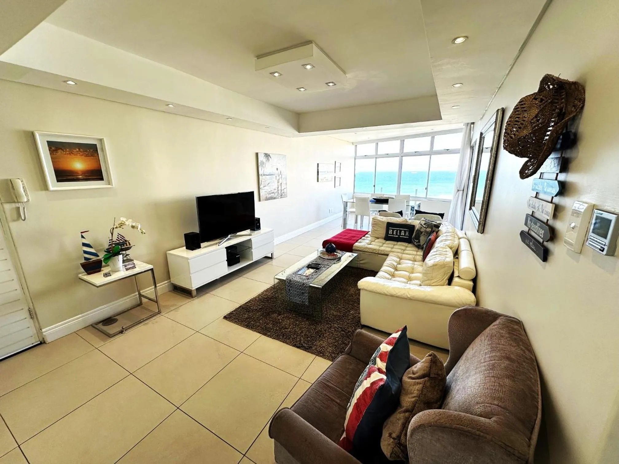 Sea La Vie Umhlanga - Main Beach Access by WhereToGo