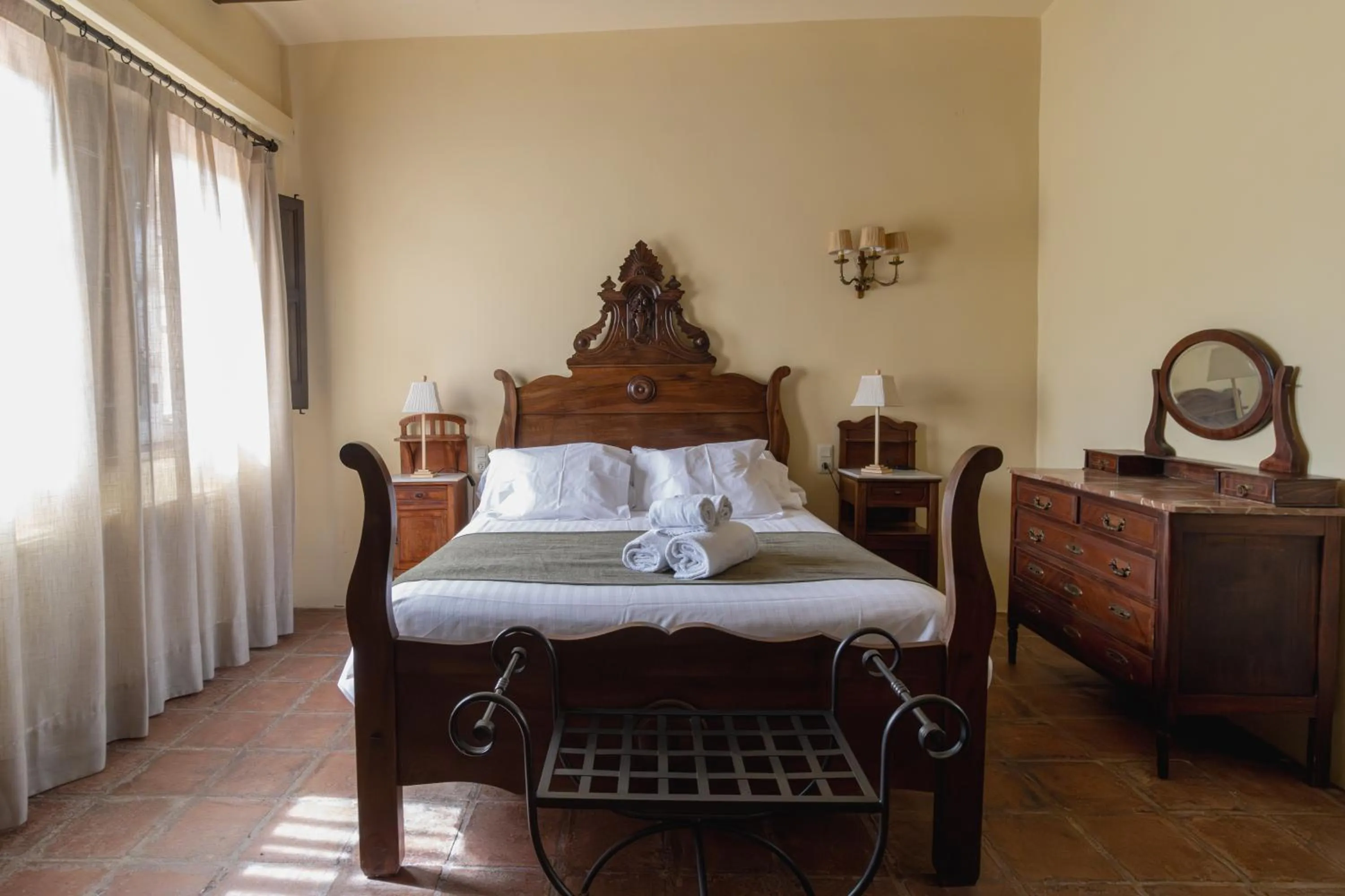 Bed in Hostal La Riera de Peratallada