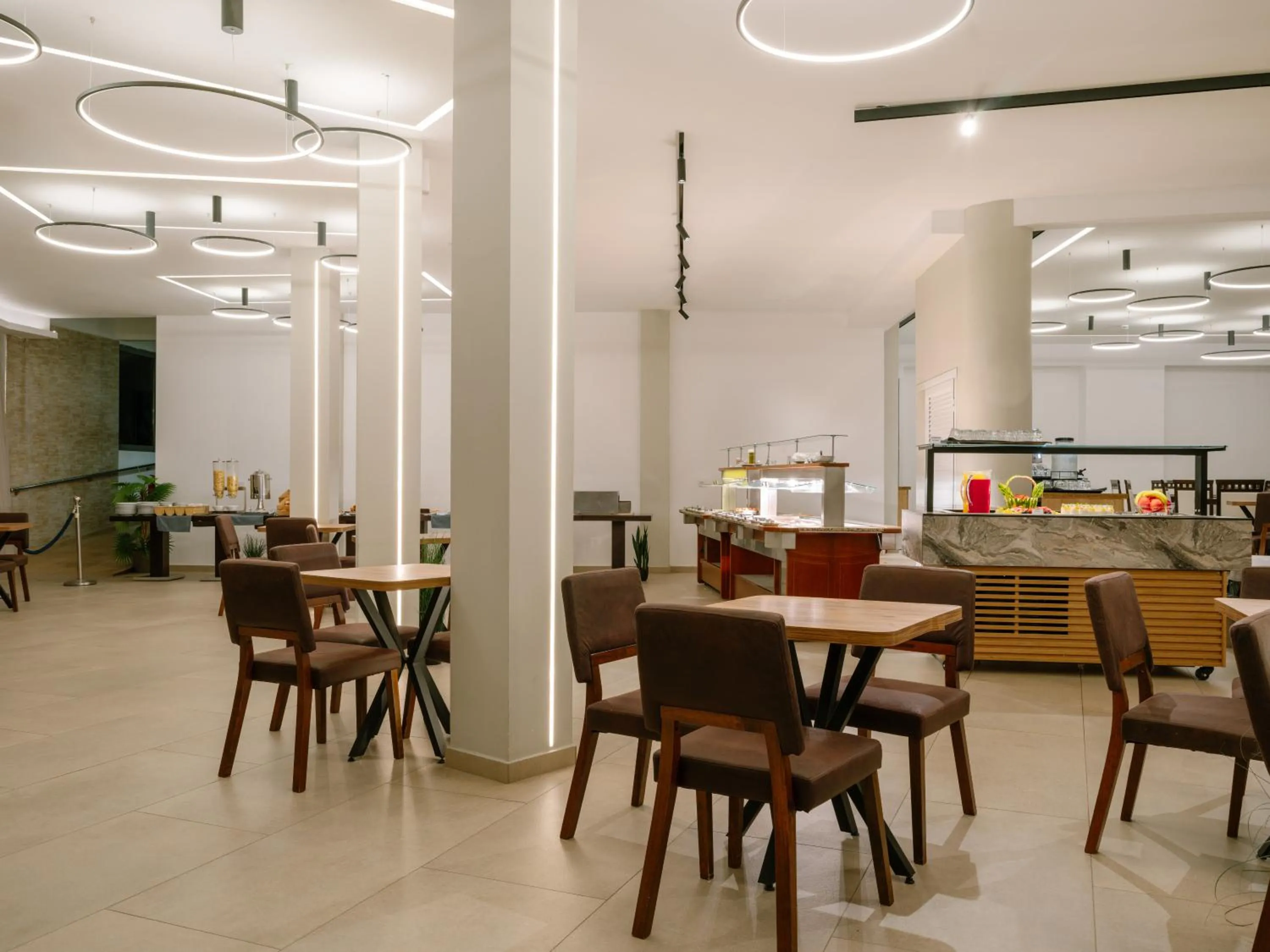 Restaurant/places to eat in Letsos Hotel