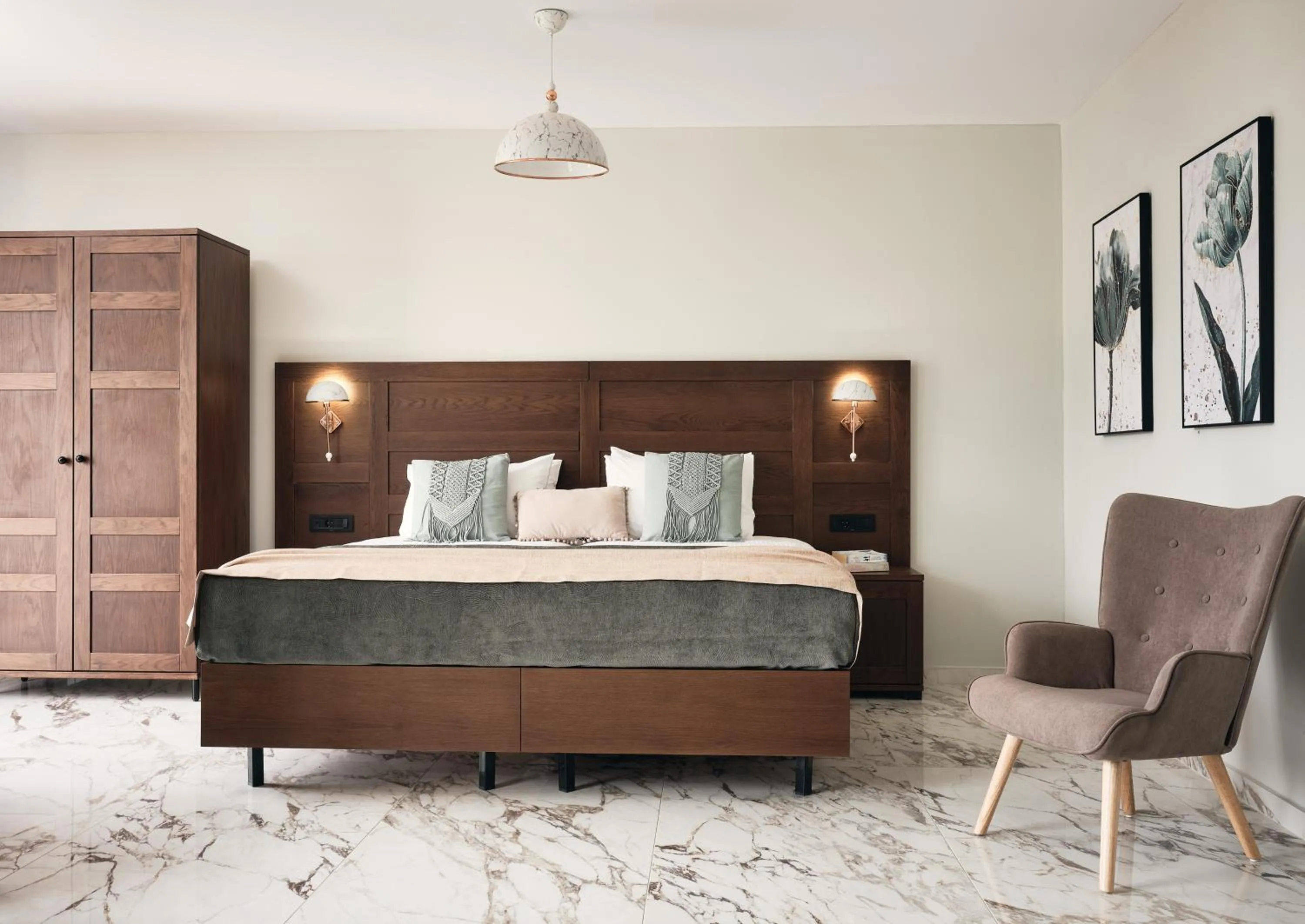 Bedroom, Bed in Letsos Hotel