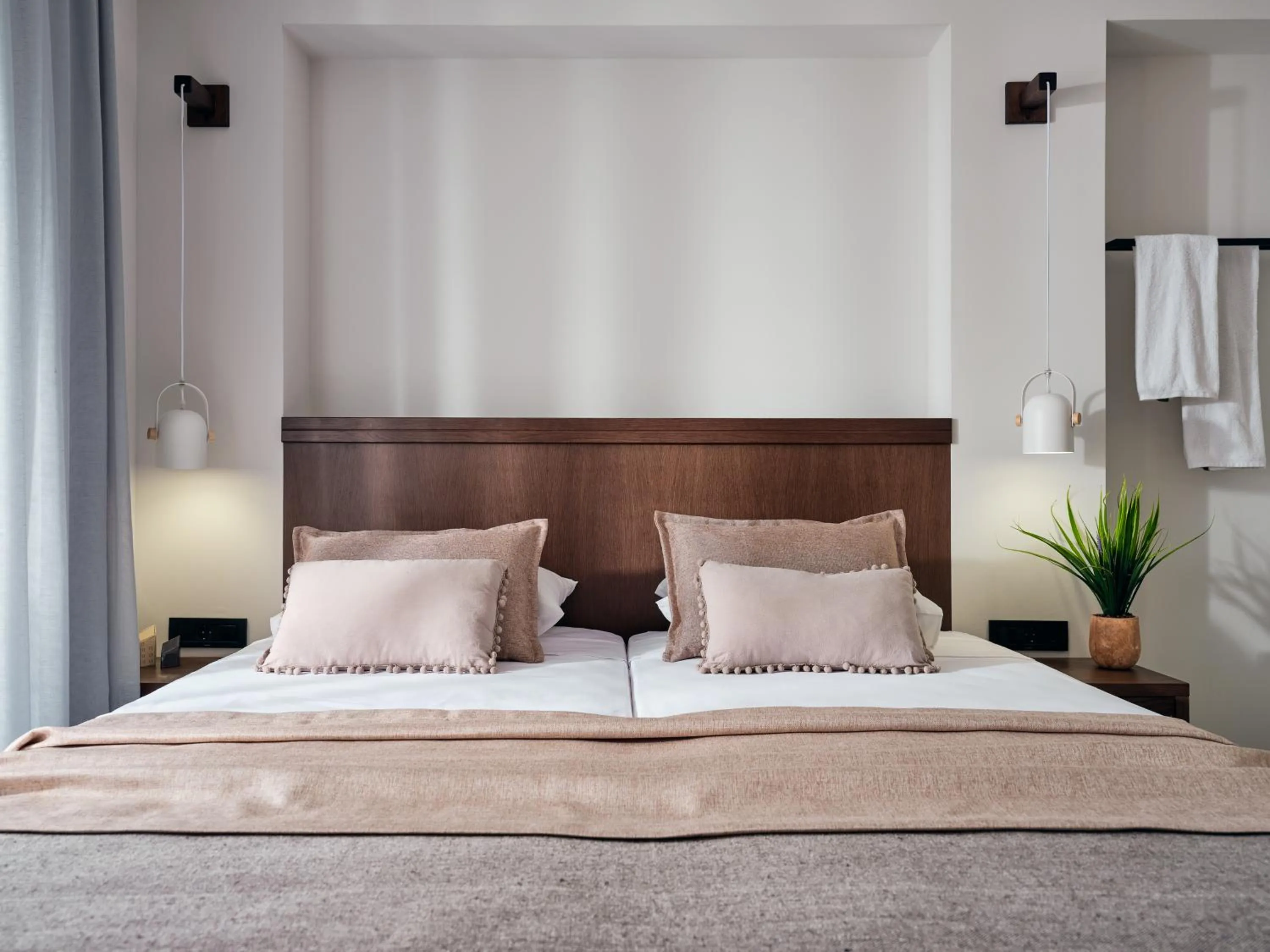 Bedroom, Bed in Letsos Hotel