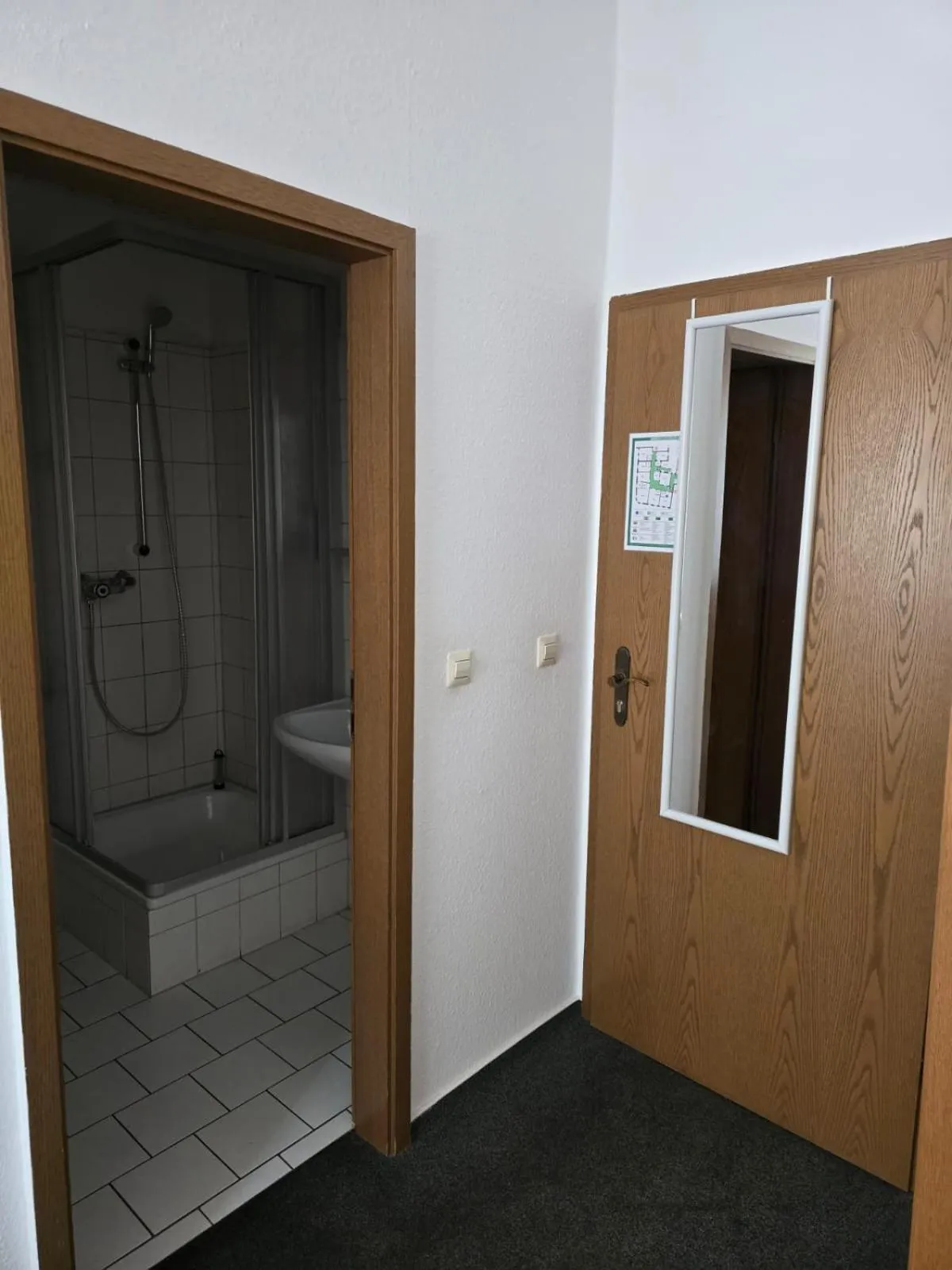 Shower in Hotel Doko Gardelegen