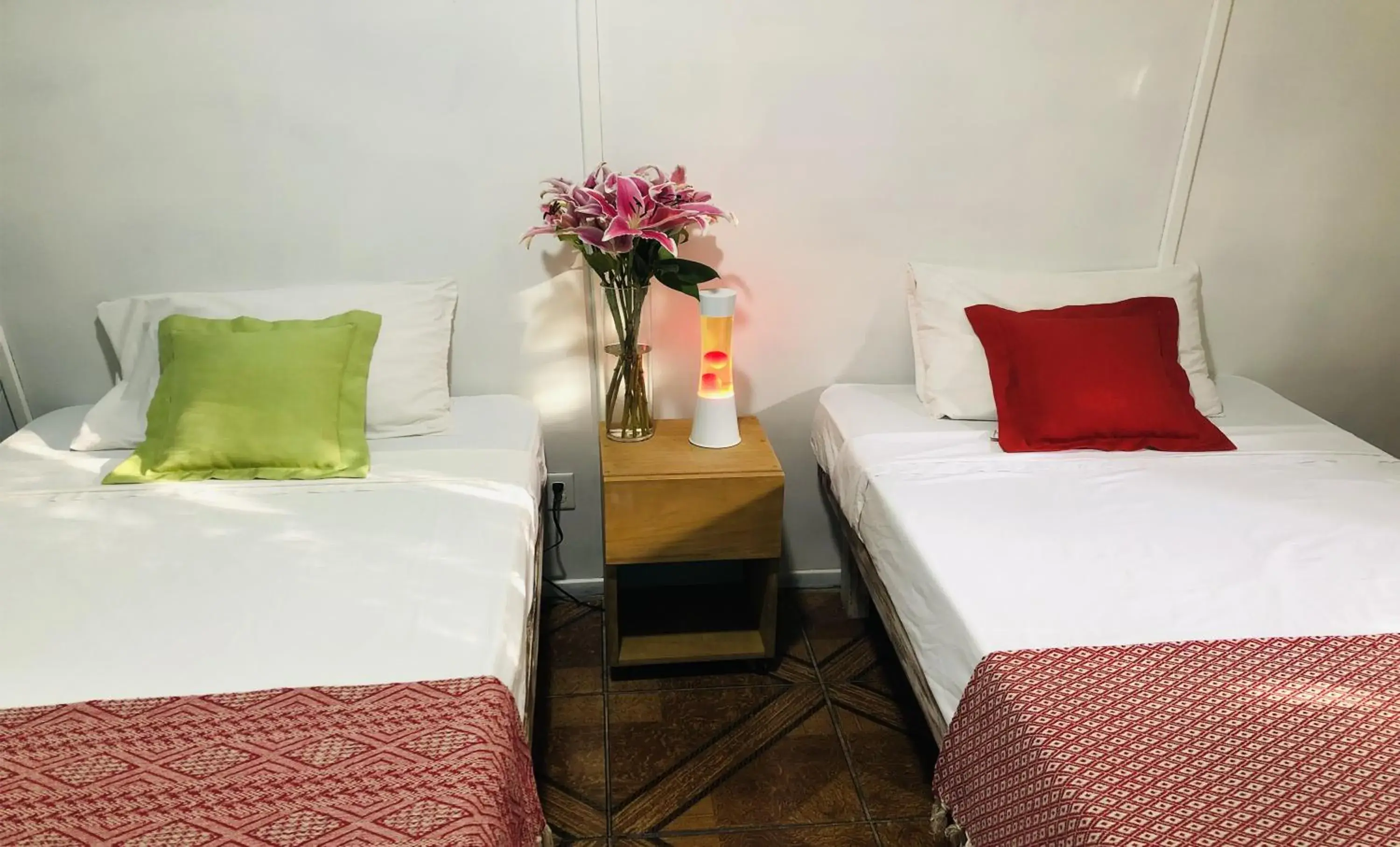 Twin Room in El Reinas by Sugar's Monkey Twin Room in El Reinas by Sugar's Monkey