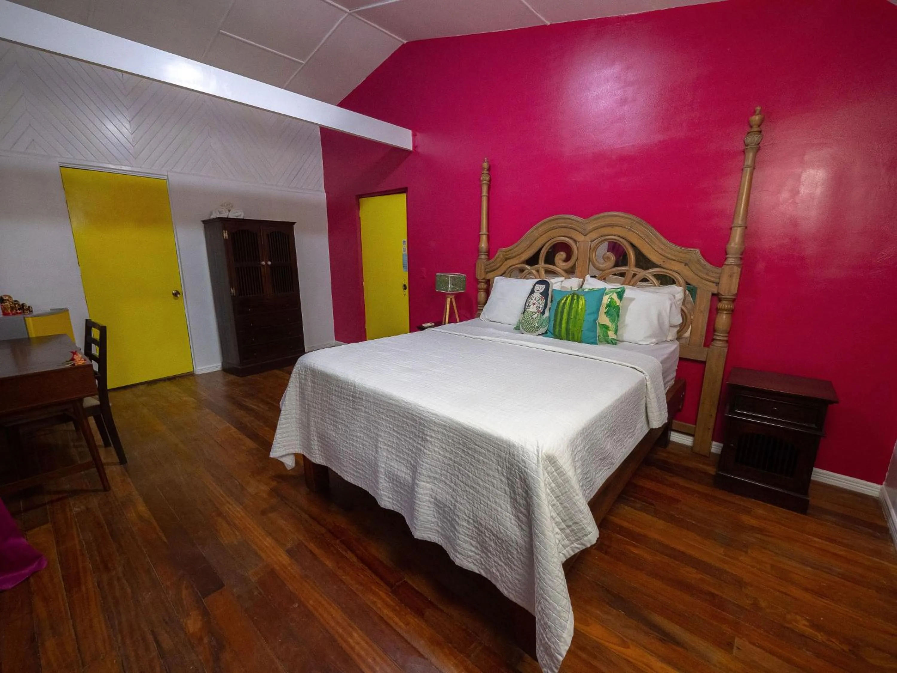 Bed in El Reinas by Sugar's Monkey