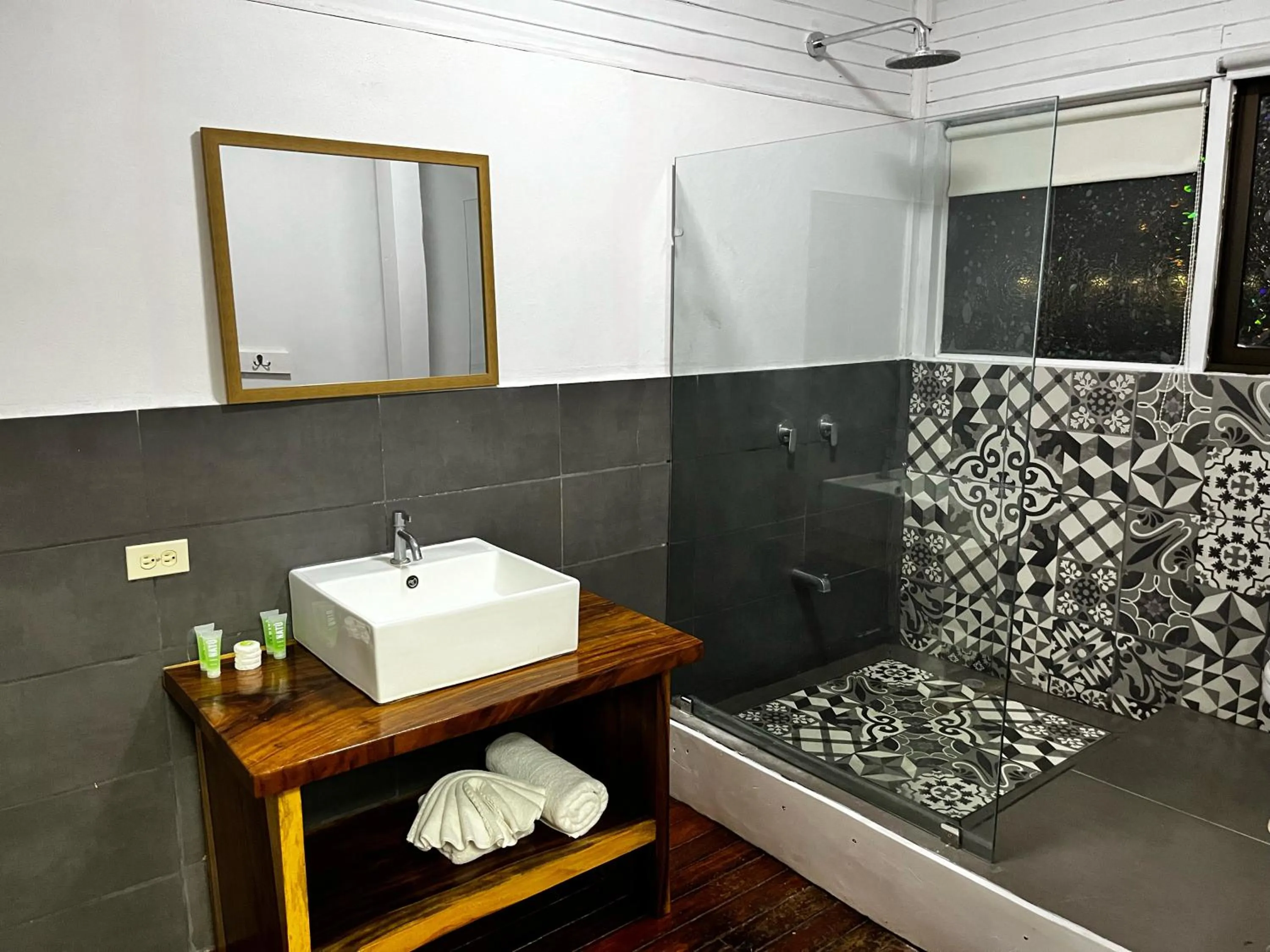 Bathroom in El Reinas by Sugar's Monkey