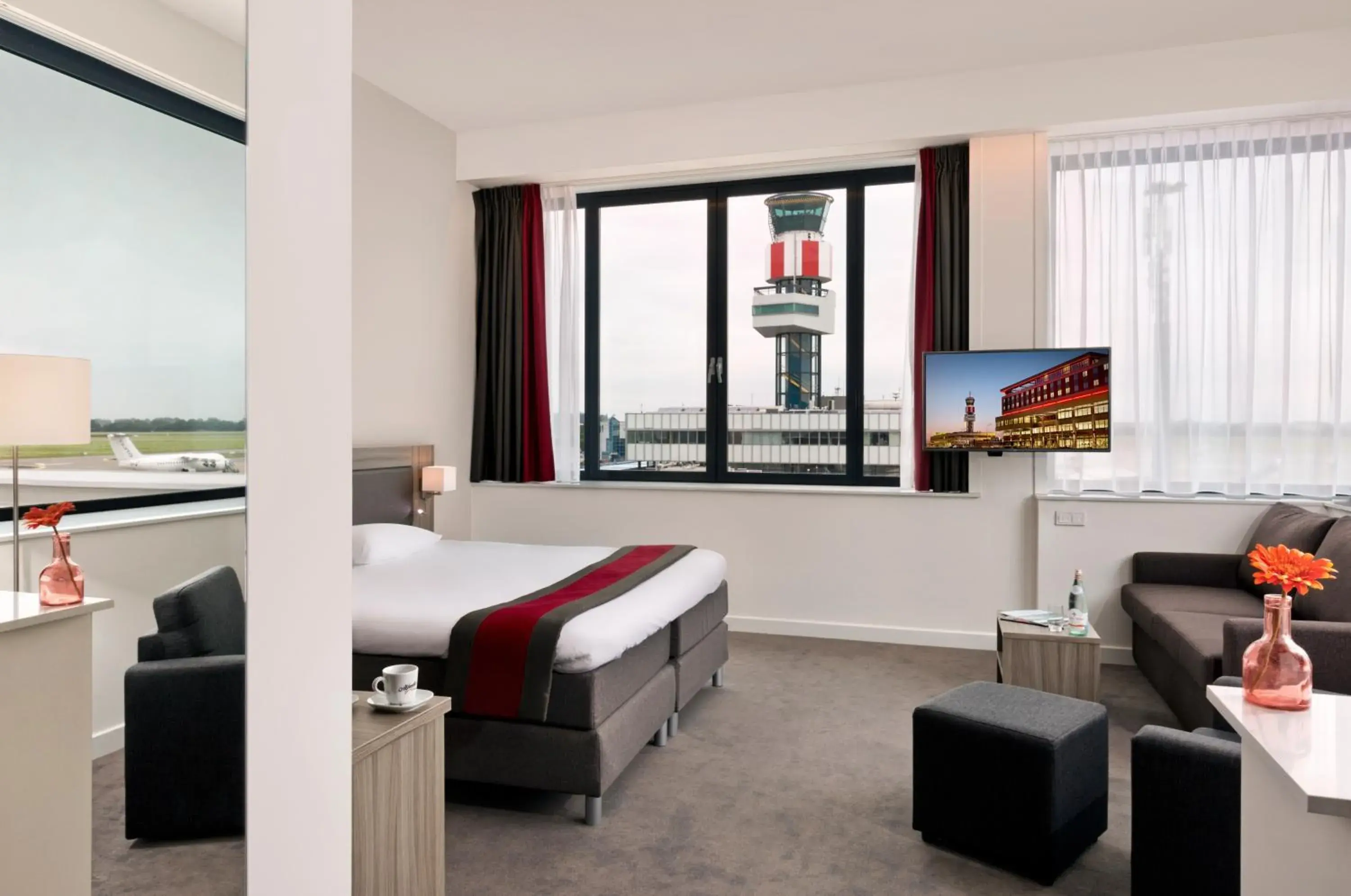 Photo of the whole room, Bed in Fletcher Hotel-Restaurant Wings-Rotterdam Photo of the whole room, Bed in Fletcher Hotel-Restaurant Wings-Rotterdam