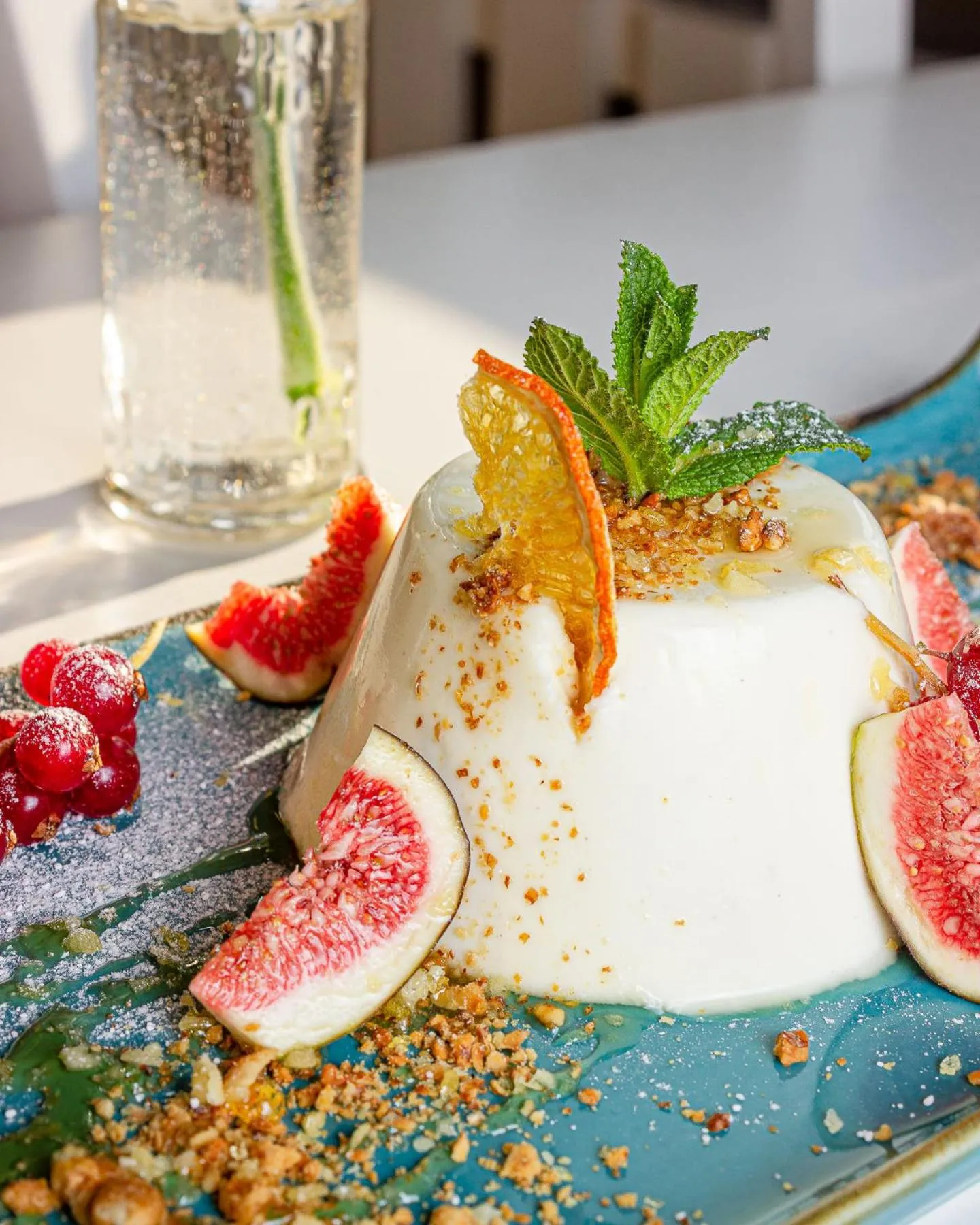 Restaurant/places to eat in Hotel Omega