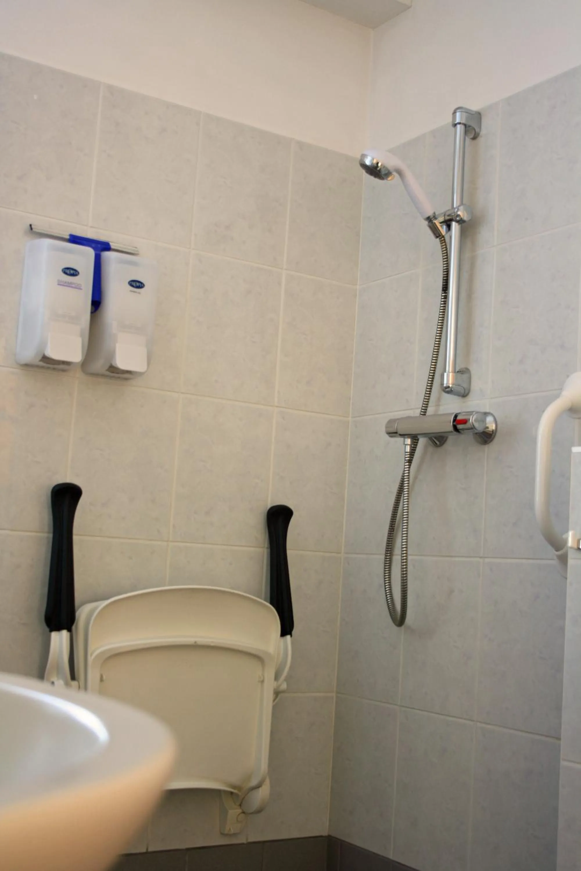 Shower in Bed & Breakfast VanAgt