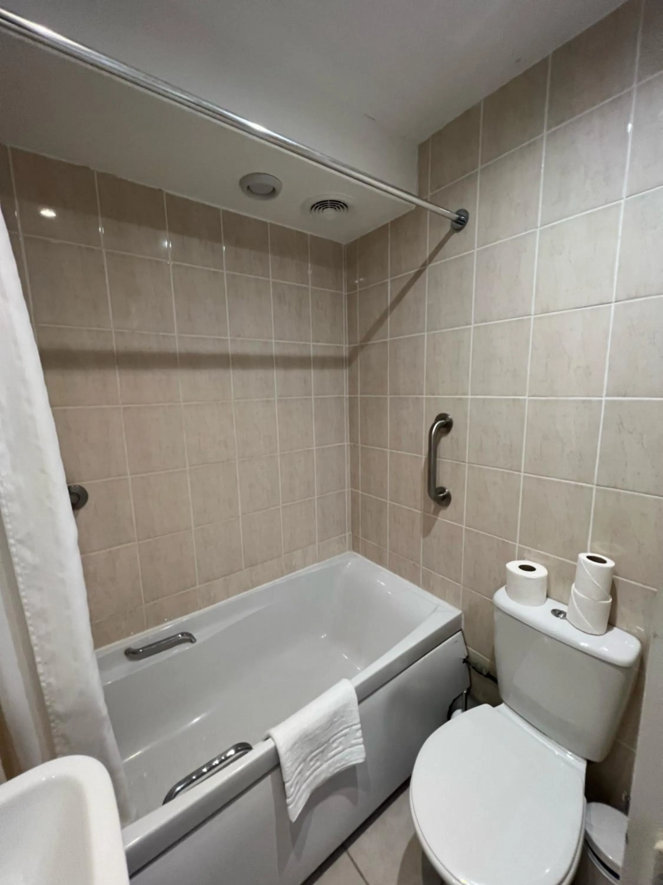 Shower in Hermitage Park Hotel