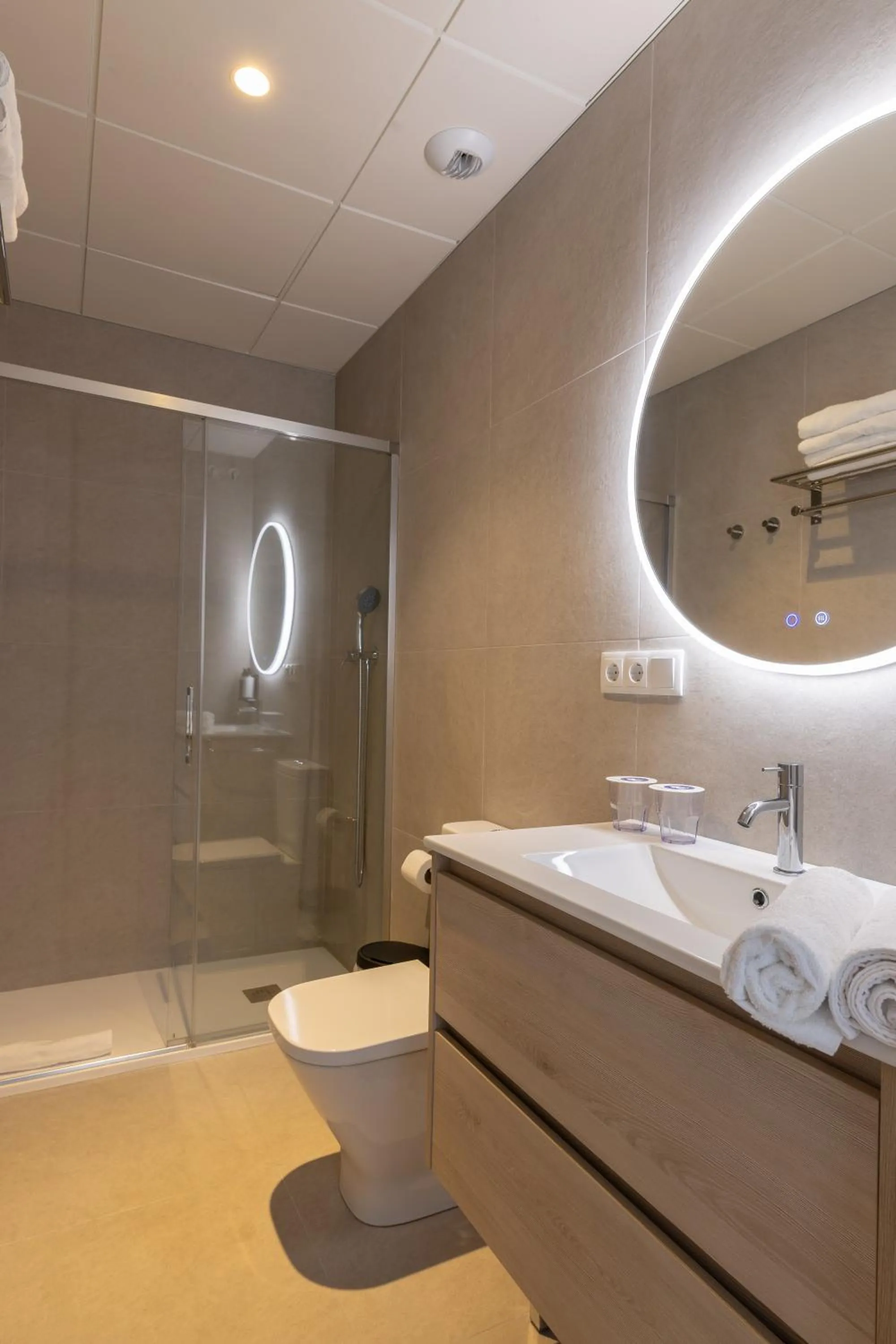 Shower in Dorm4You Arena