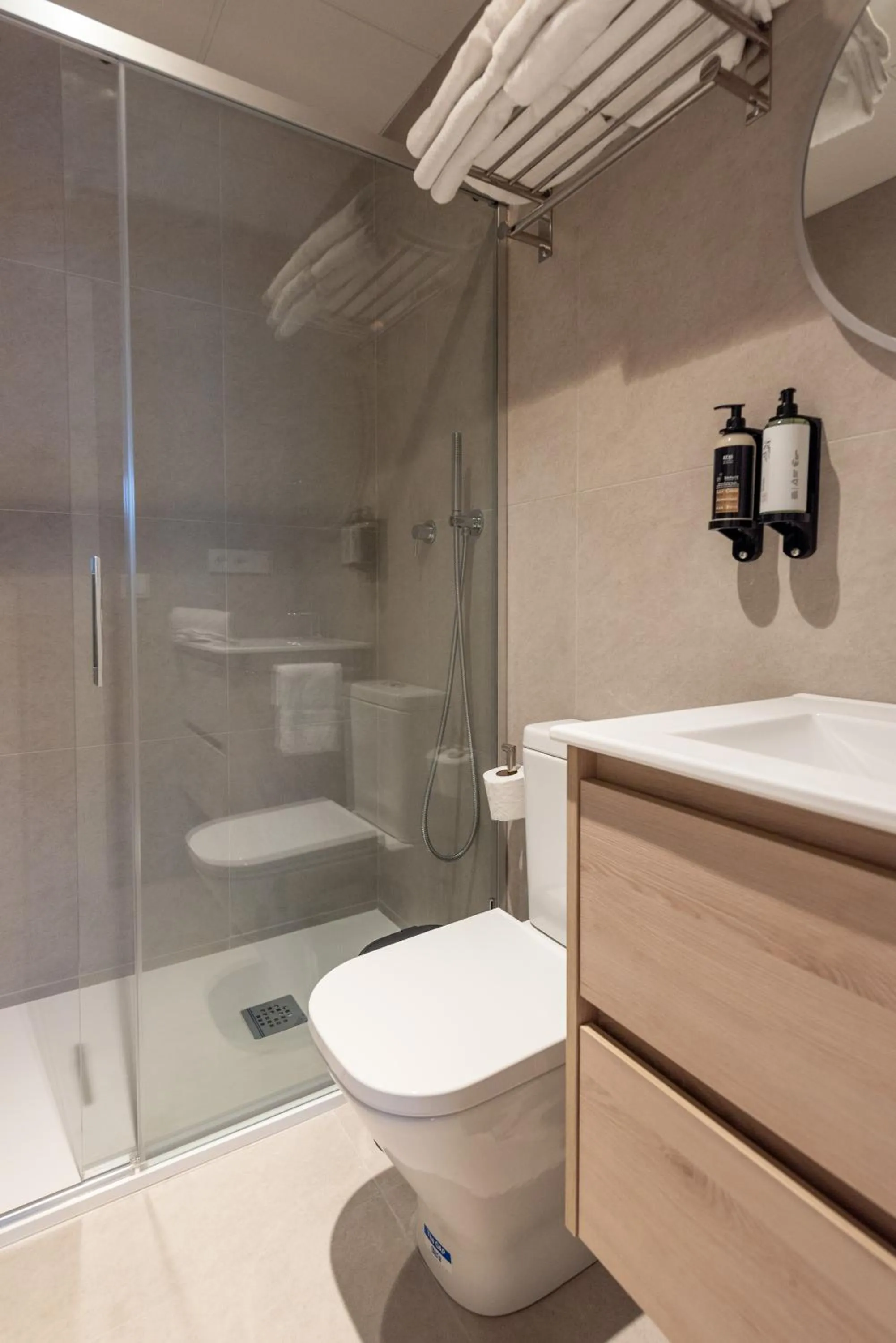 Shower in Dorm4You Arena