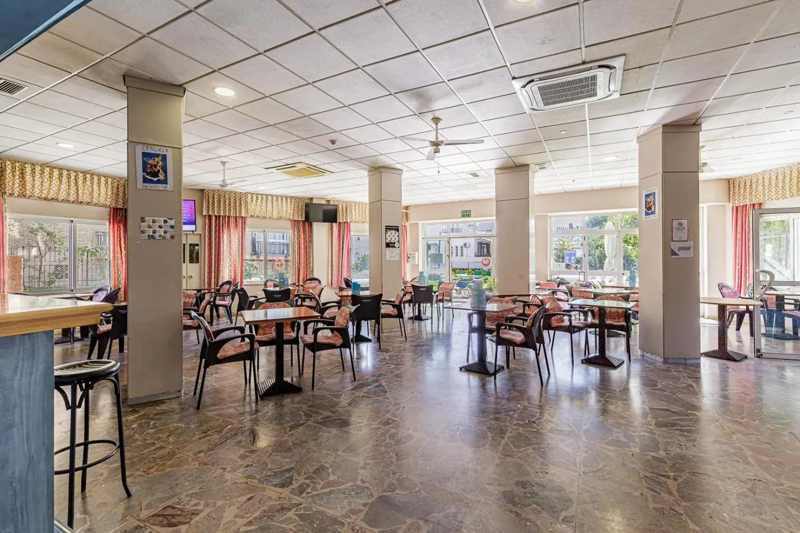 Lounge or bar in Apartamentos Doramar Lounge or bar in Apartamentos Doramar