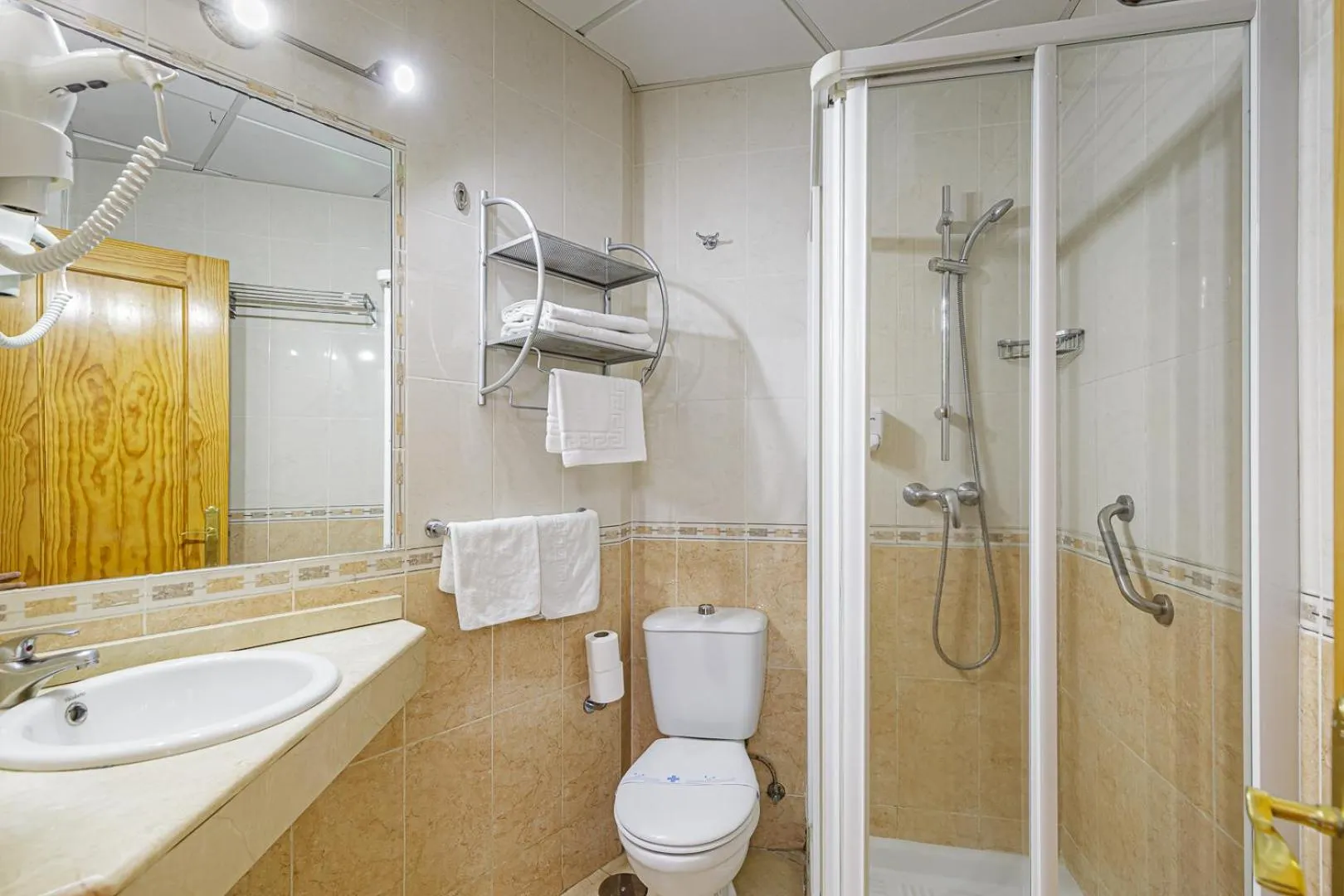 Bathroom in Apartamentos Doramar