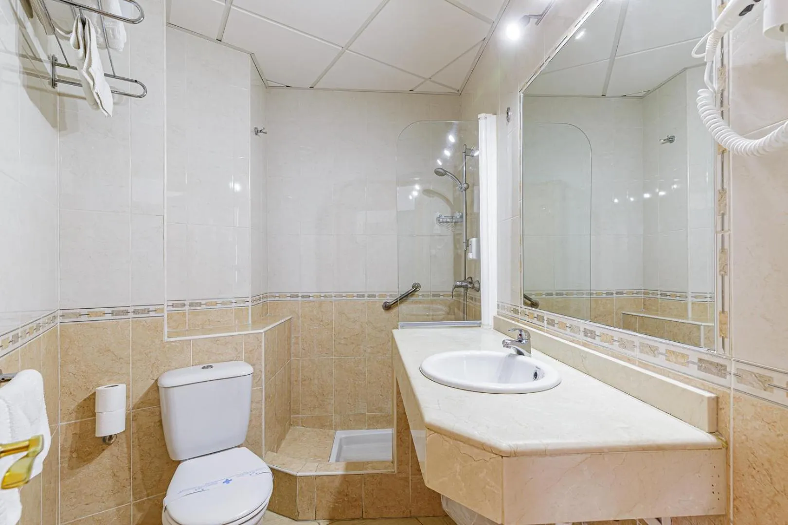 Bathroom in Apartamentos Doramar