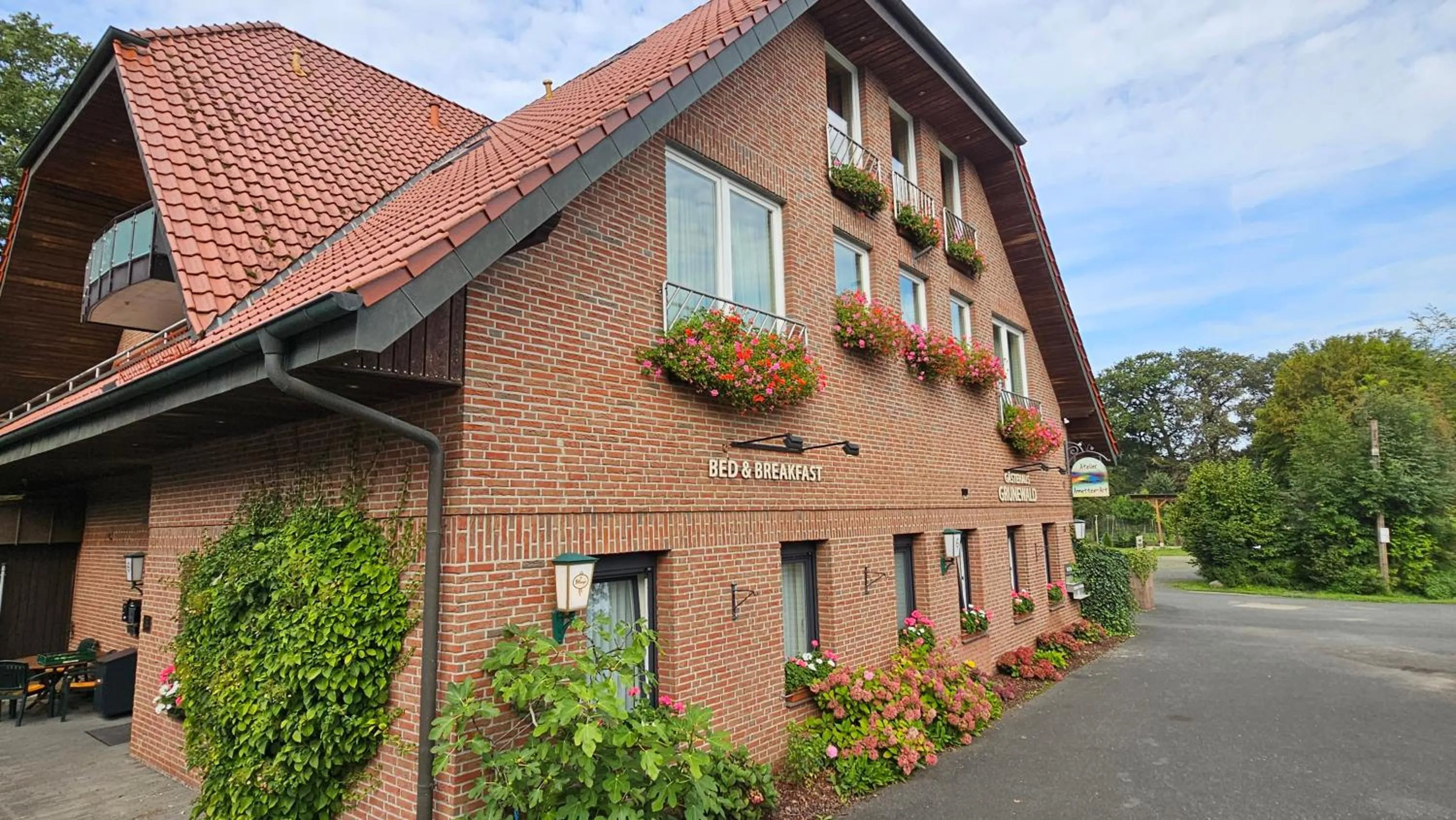 Property building in Gästehaus Grunewald Bed & Breakfast