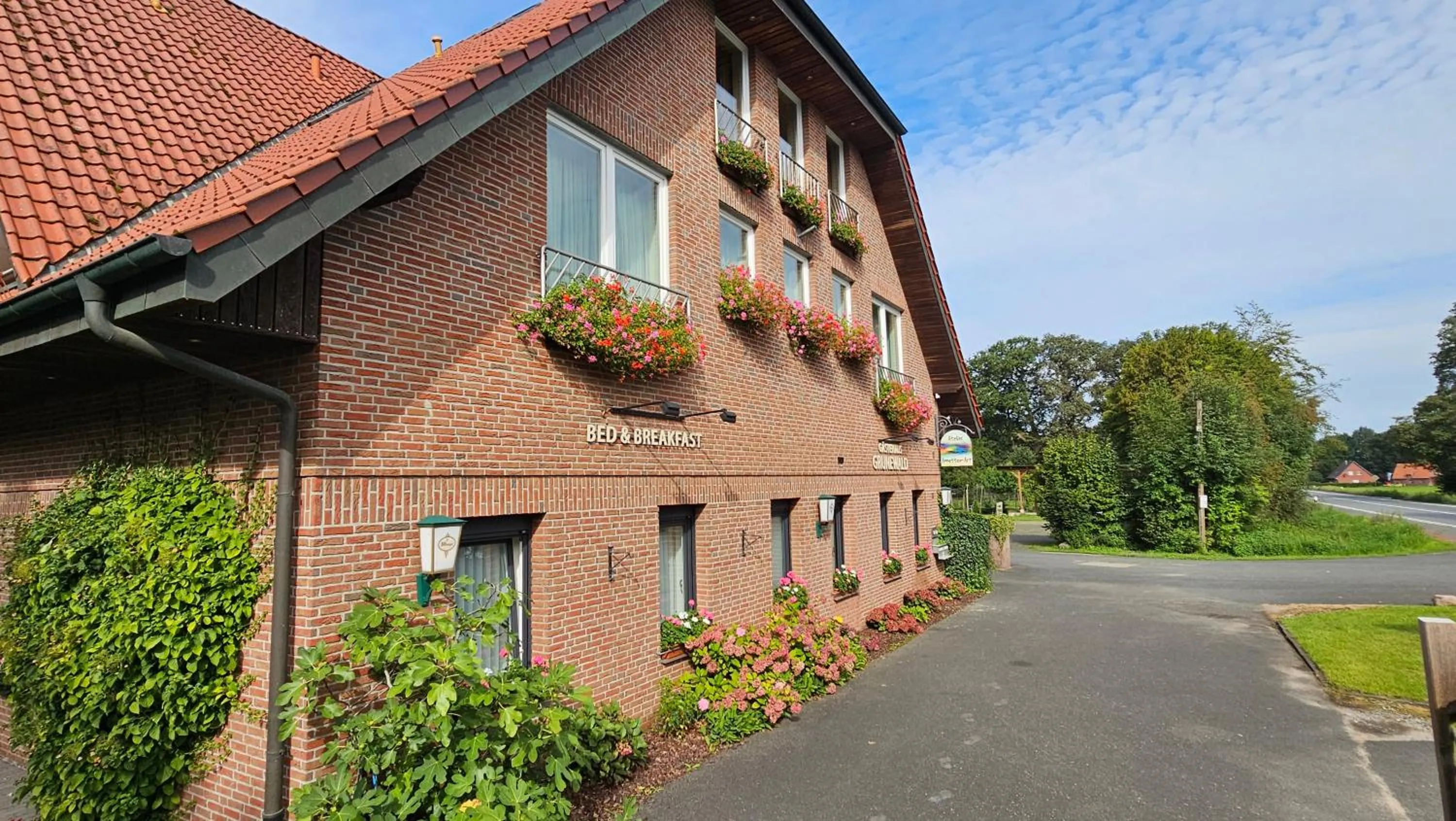 Property building in Gästehaus Grunewald Bed & Breakfast