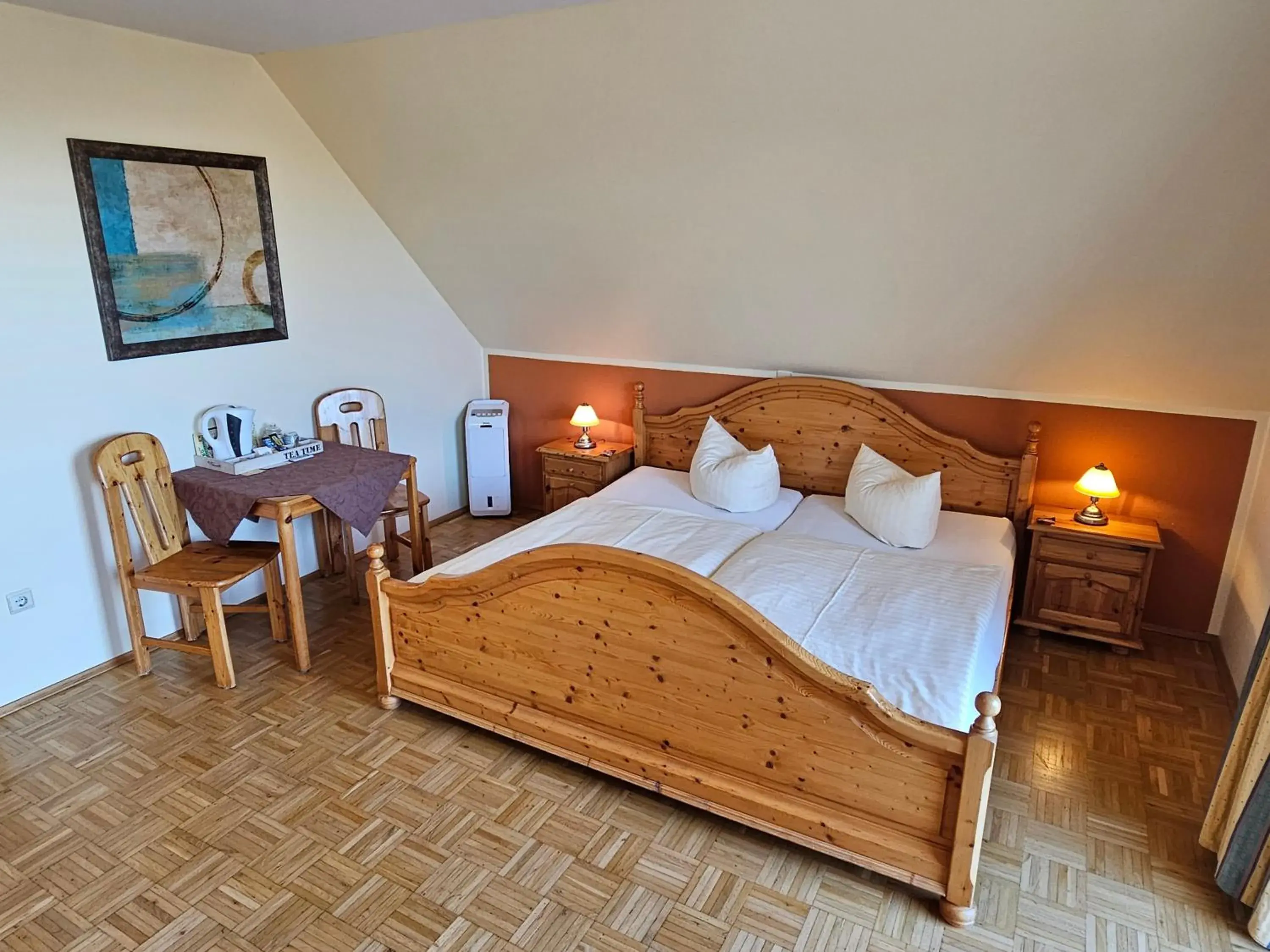 Double Room with Extra Bed - single occupancy in Gästehaus Grunewald Bed & Breakfast Double Room with Extra Bed - single occupancy in Gästehaus Grunewald Bed & Breakfast