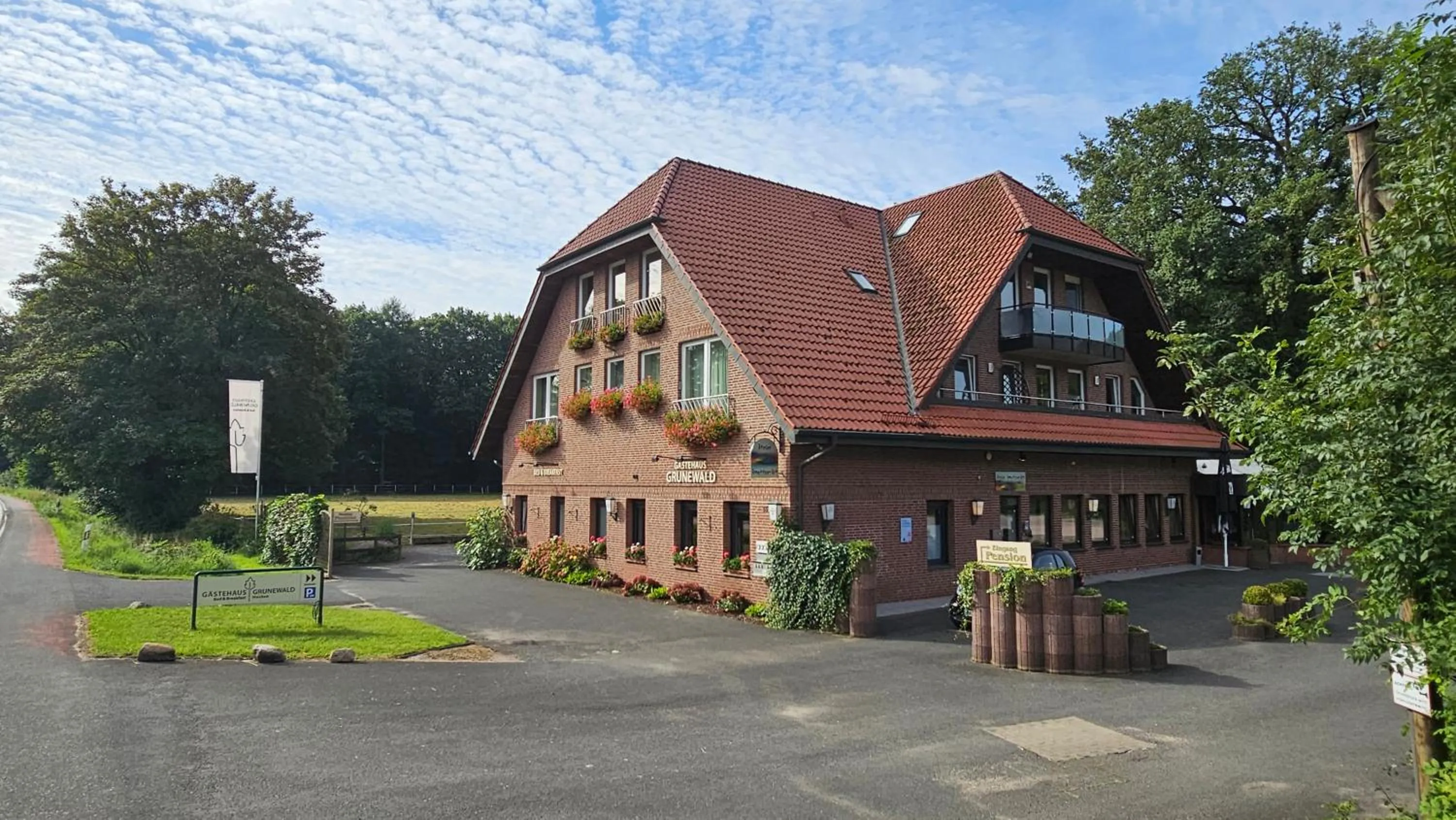 Property building in Gästehaus Grunewald Bed & Breakfast
