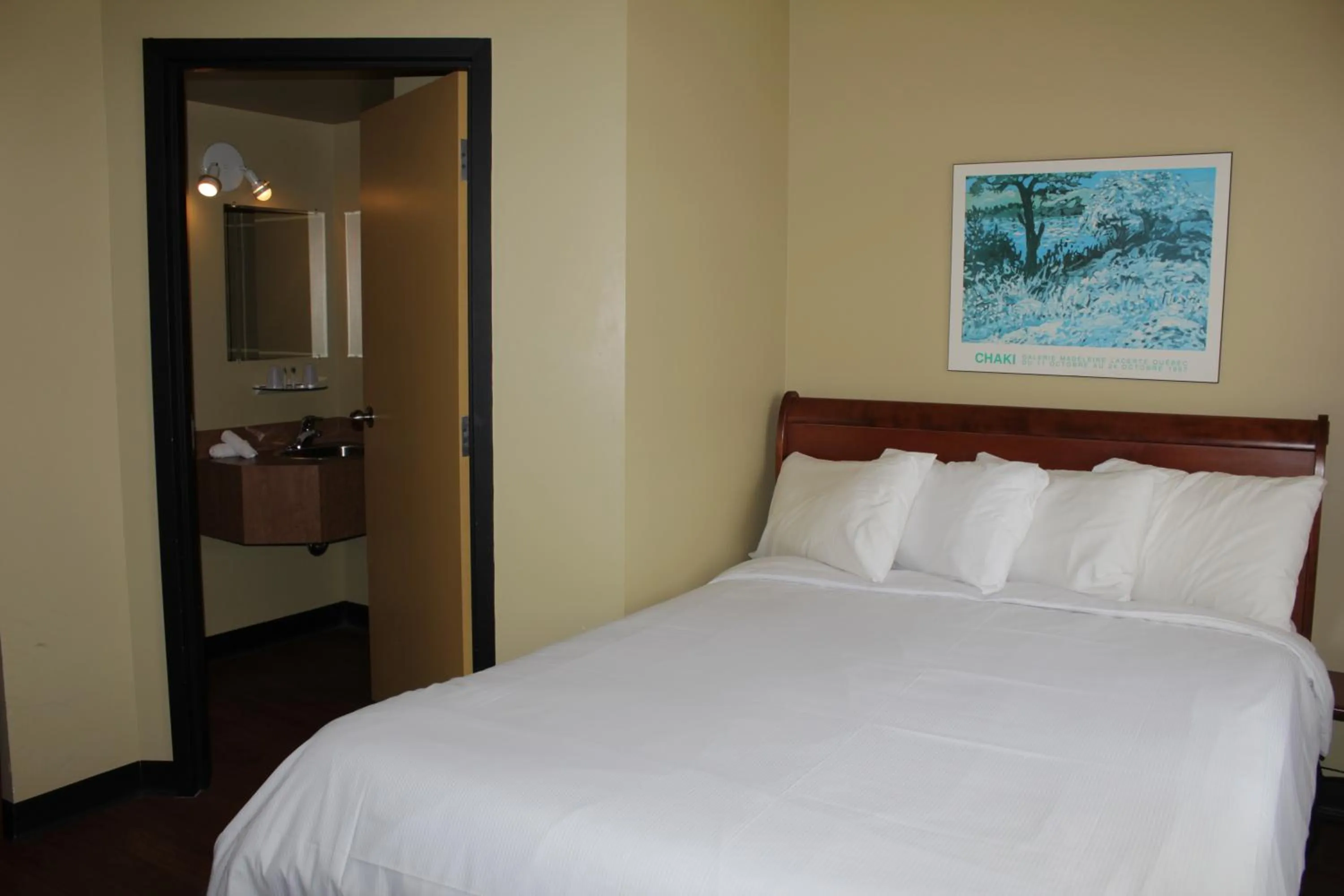 Photo of the whole room, Bed in Résidences Campus Notre-Dame-de-Foy