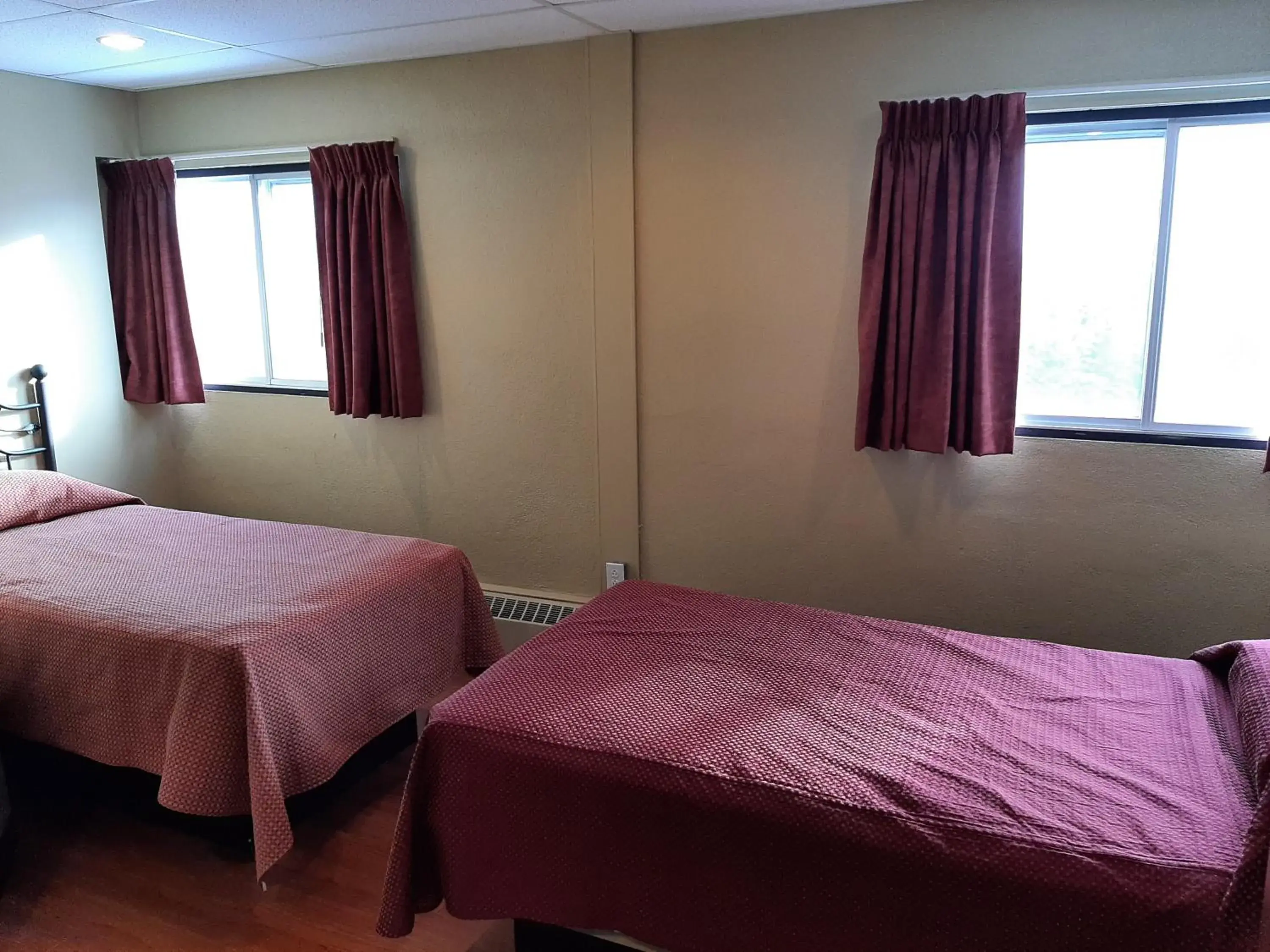 Twin Room with Bathroom in Résidences Campus Notre-Dame-de-Foy Twin Room with Bathroom in Résidences Campus Notre-Dame-de-Foy